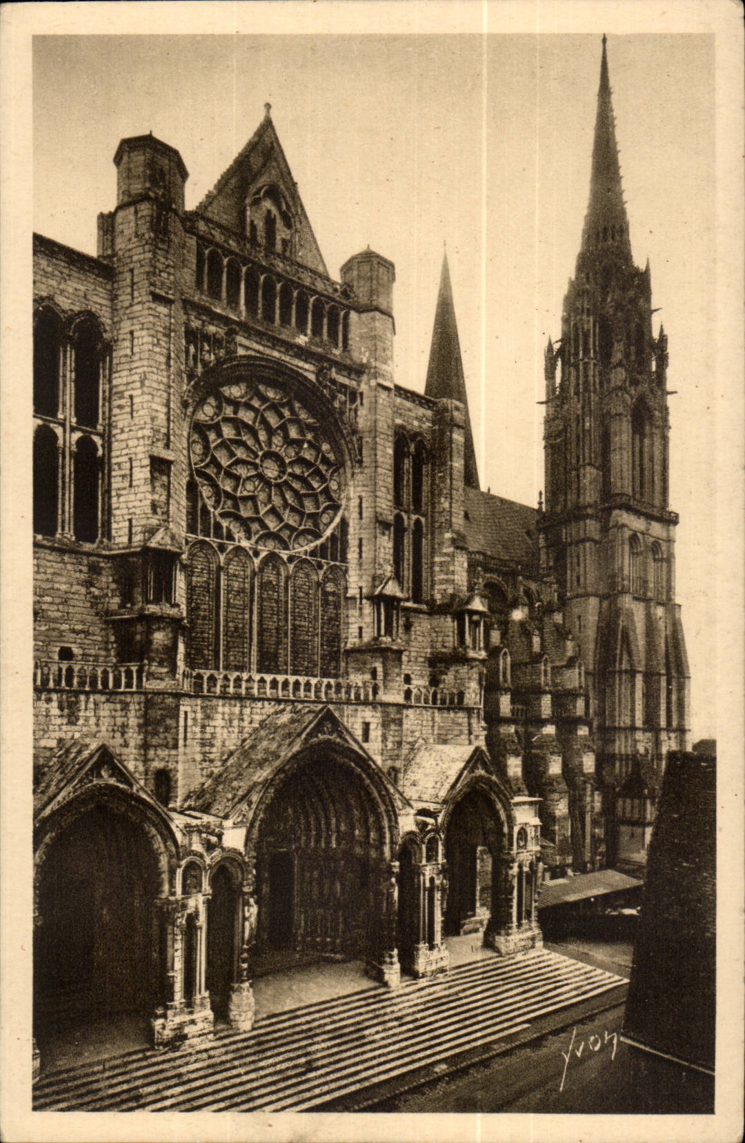 Chartres CPA the Northern gate and the arrow