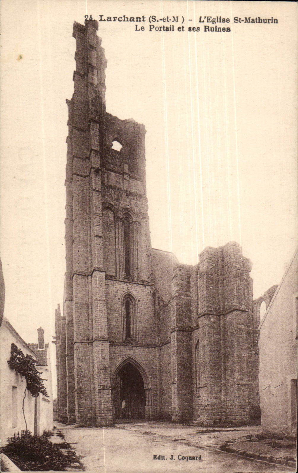 Larchant CPA the church St Mathurin the gate and its ruins
