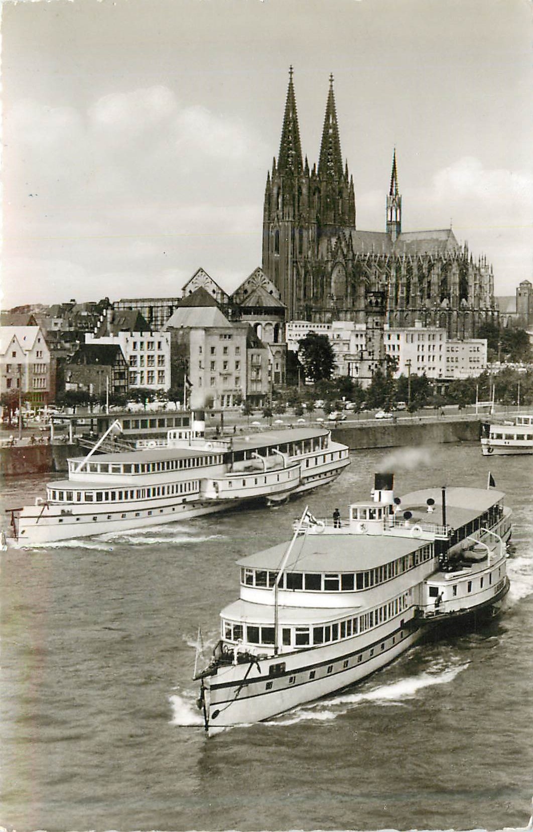 CPM Koln am Rhein Rheinufer Bateau