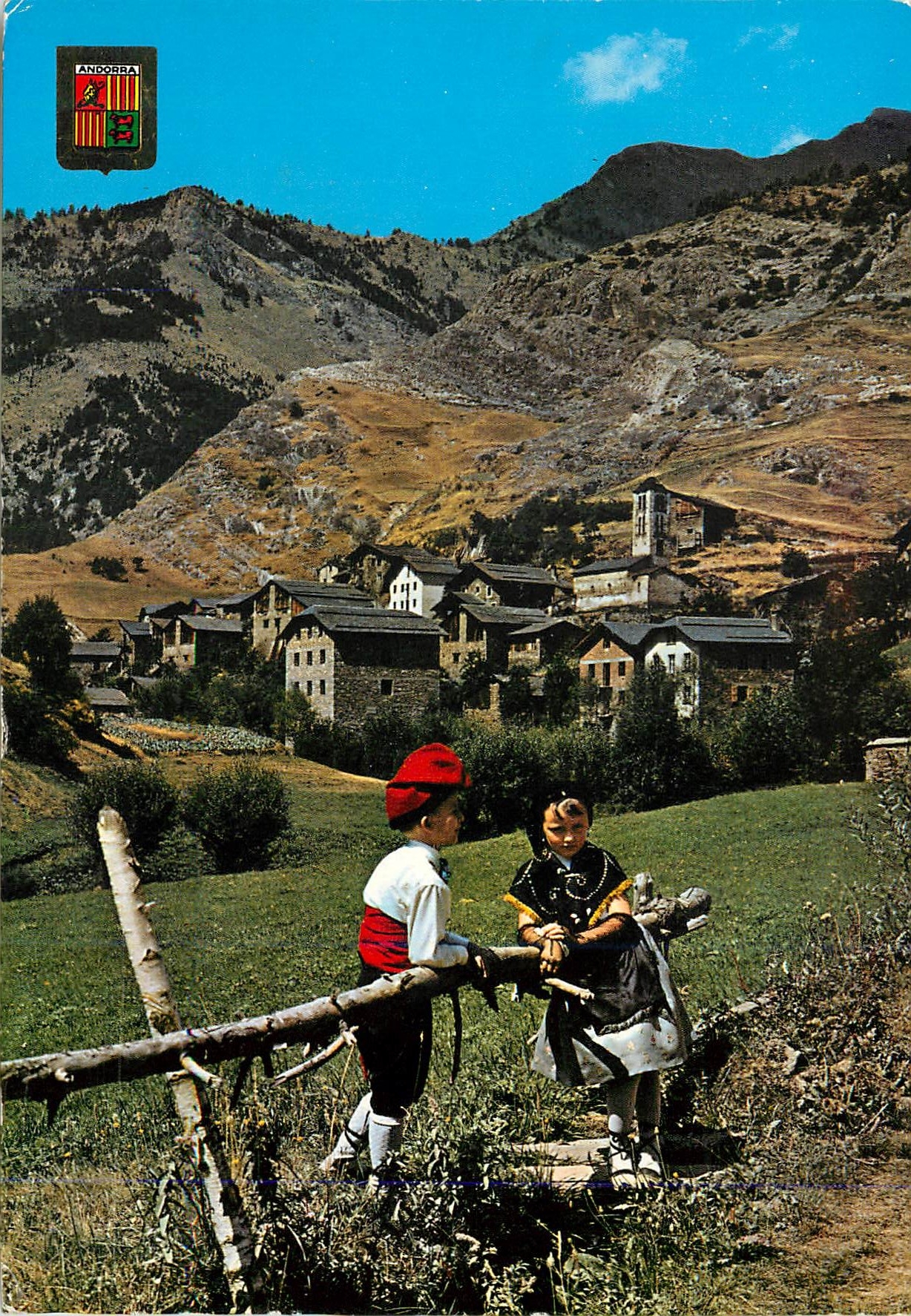 CPM Valls d Andorra Vue generale Enfants Folklore