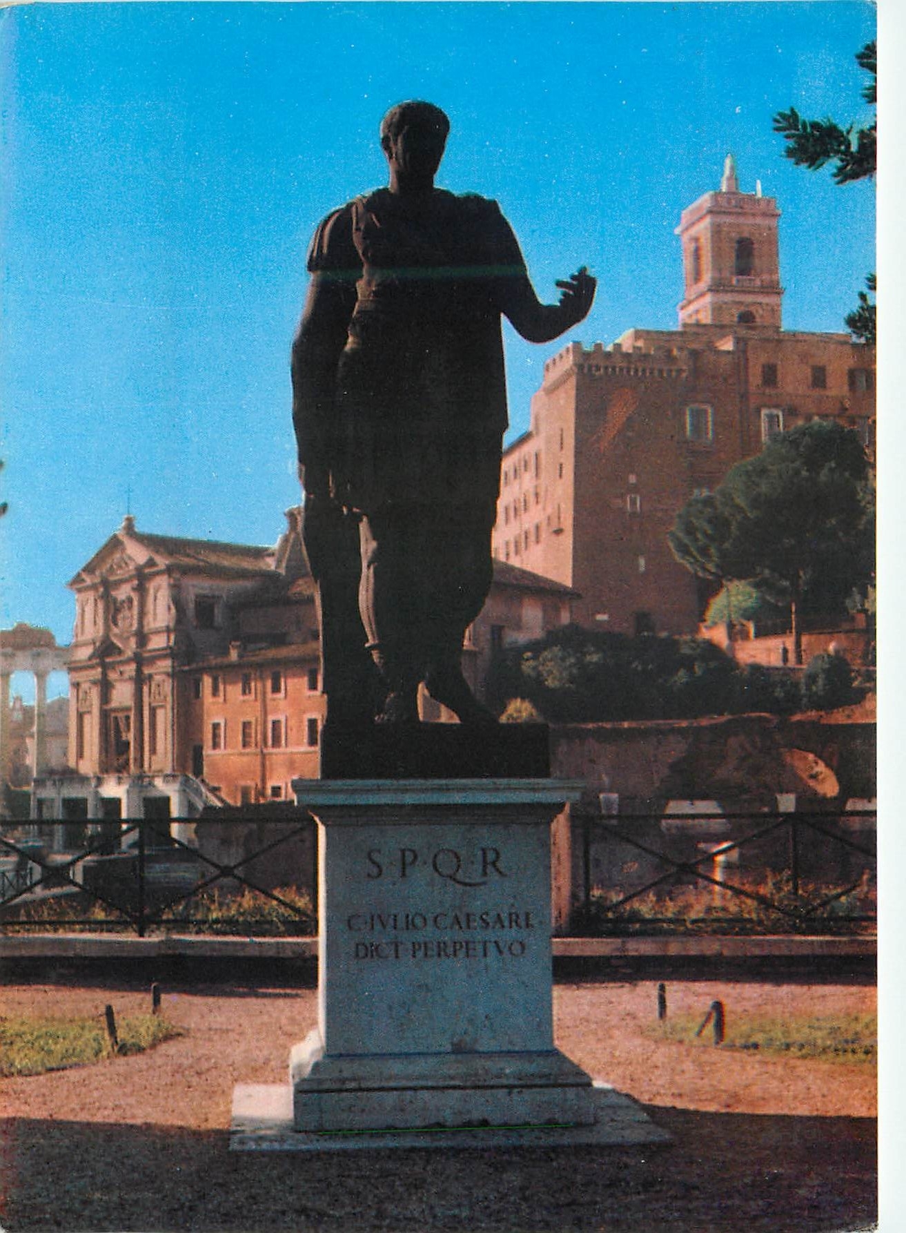 CPM Roma statue de c julius cesar