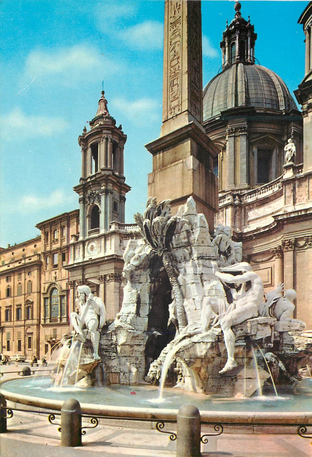 CPM Roma place navona fontaine des 4 fleuves eglise de sainte agnes