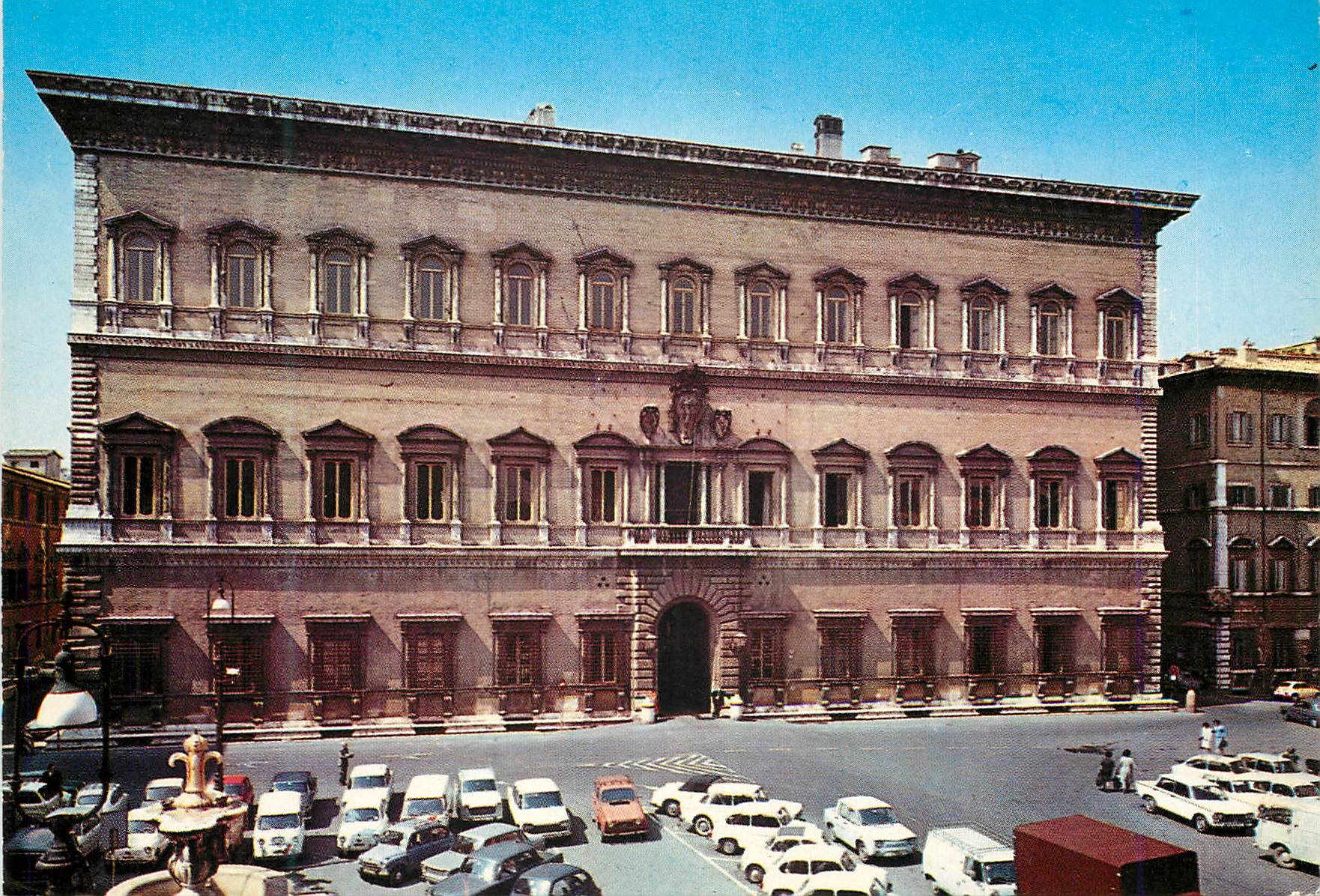 CPM Roma palais farnese siege de l'ambassade de france facade principale du  palais farnese