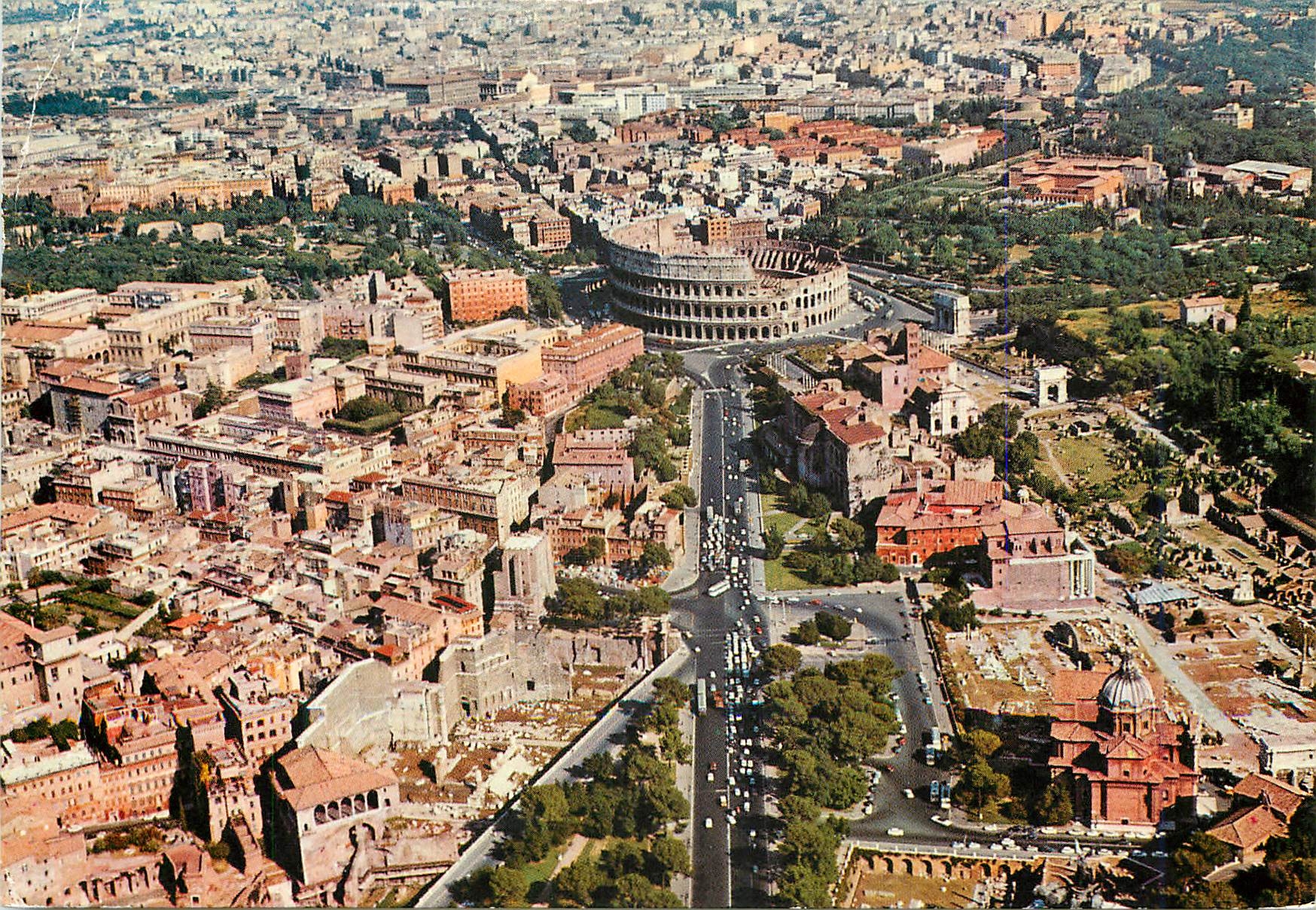 CPM Roma Le Colisee vu de l'avion