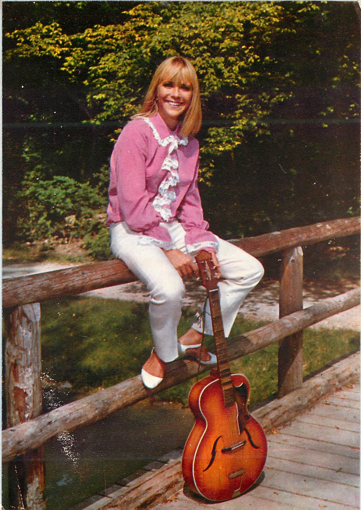 CPM Chanteuse Guitare Italie