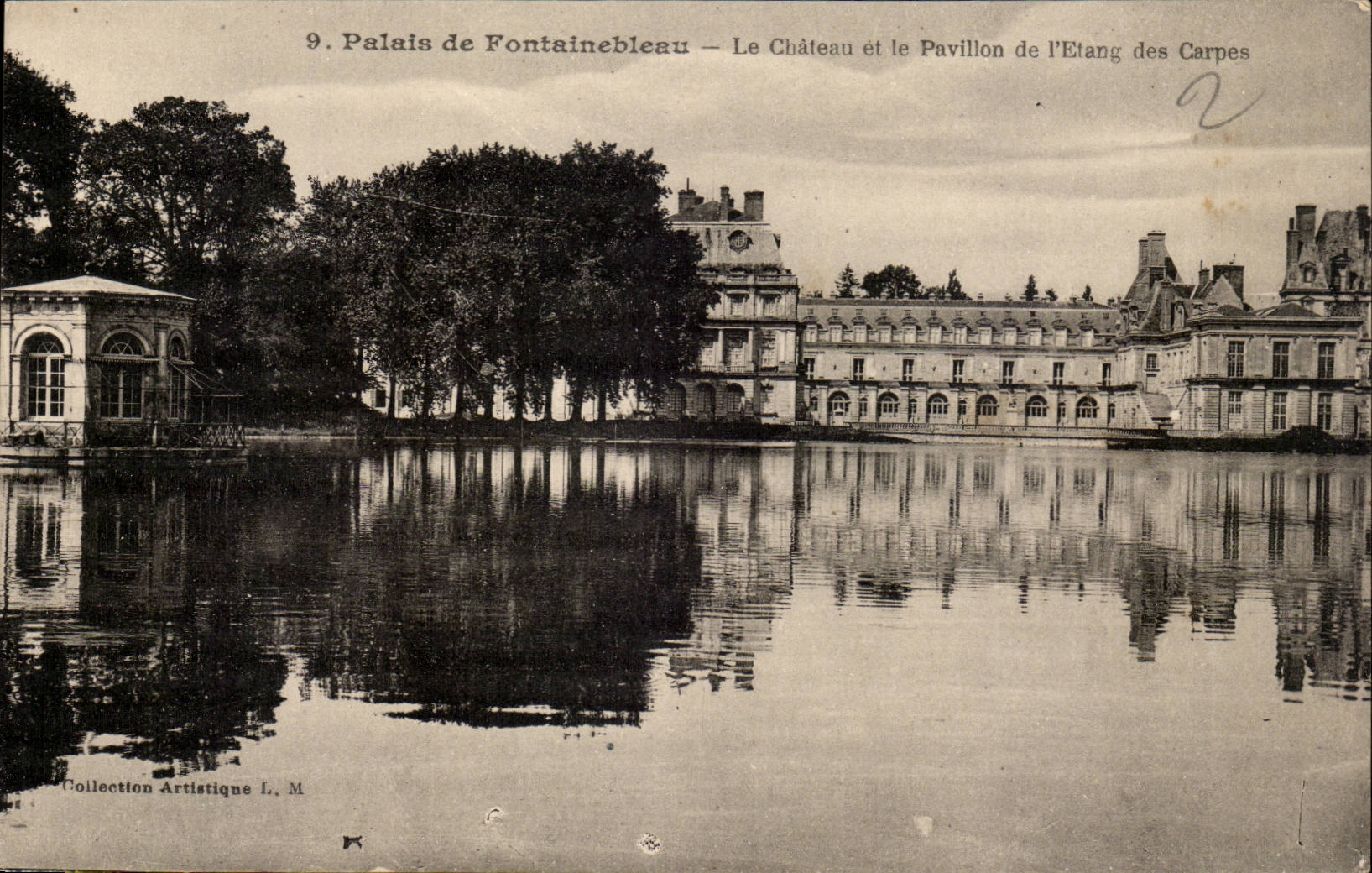 CPA Palate of Fontainebleu the castle and the house of the pond of carps