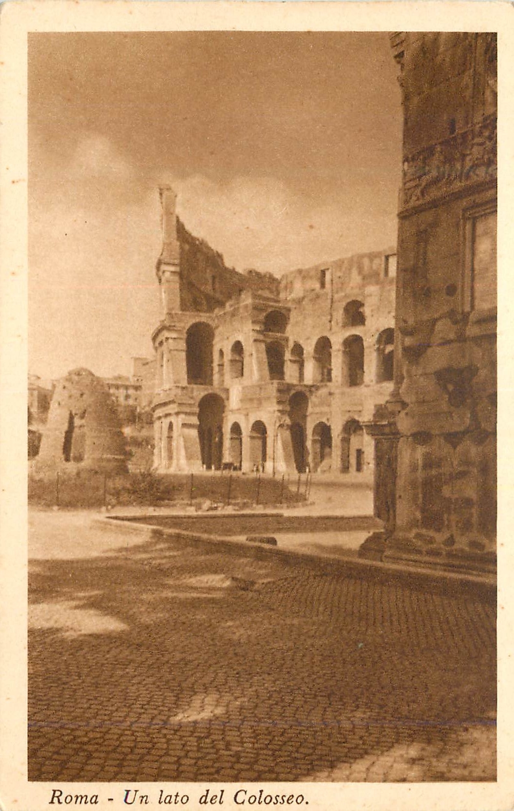 CPA Roma Un lato del Colosseo