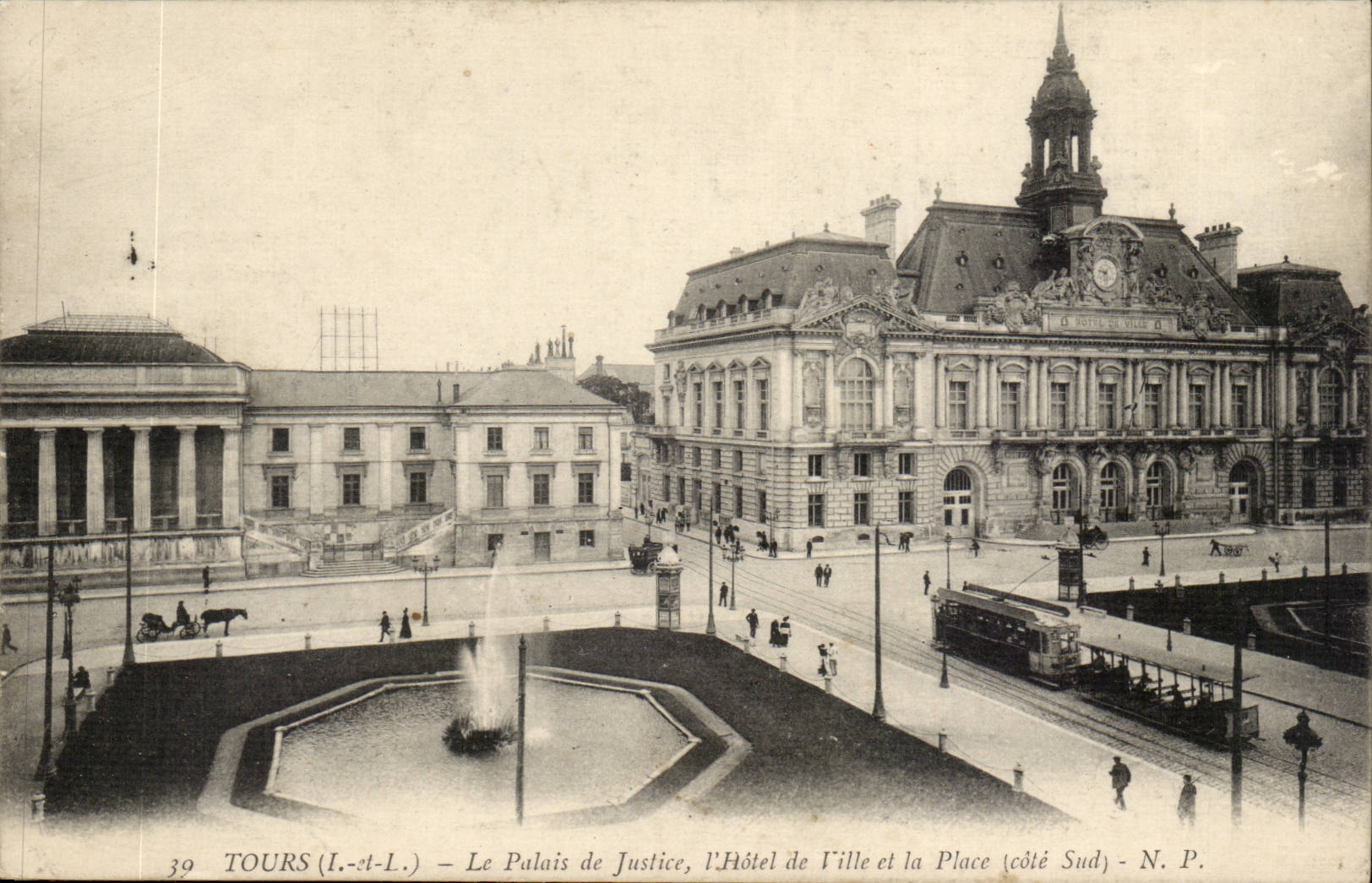 Tours CPA Le palais de justice l'hotel de ville et la place (cote sud)