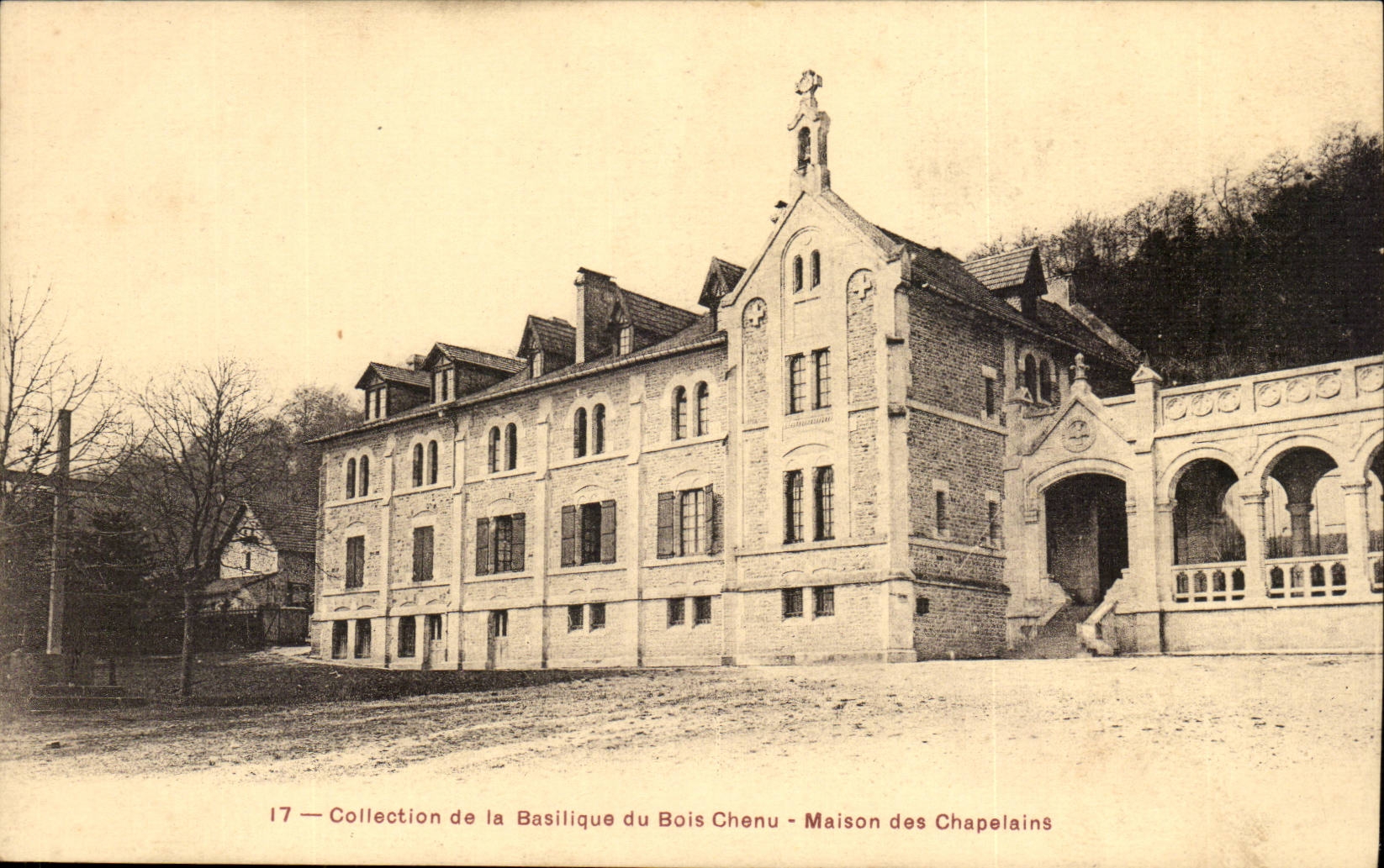 CPA Ansammlung der Basilika des holzernen Chenu Hauses der Geistlichen