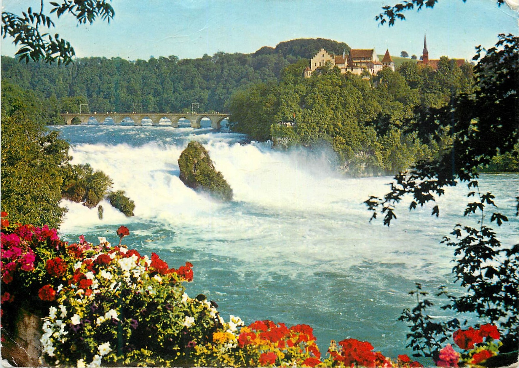 CPM Rheinfall mit Schoss Laufen Totale Breite  totale Hohe Tiefe des Rheinfallbeckens Mittiere Sommerabflussmenge pro Se