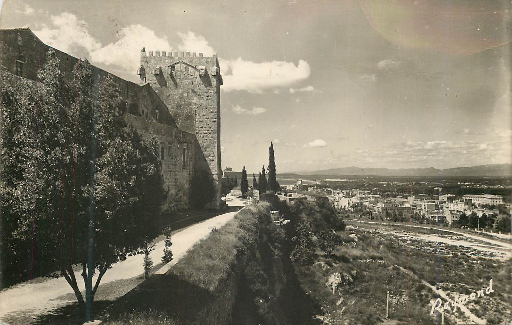 CPM Tarragona Paseo Arquelogeio Promenade Arqeologique Raymond Tarragona Tel Prohibida reproduccion Tarjeta Postal