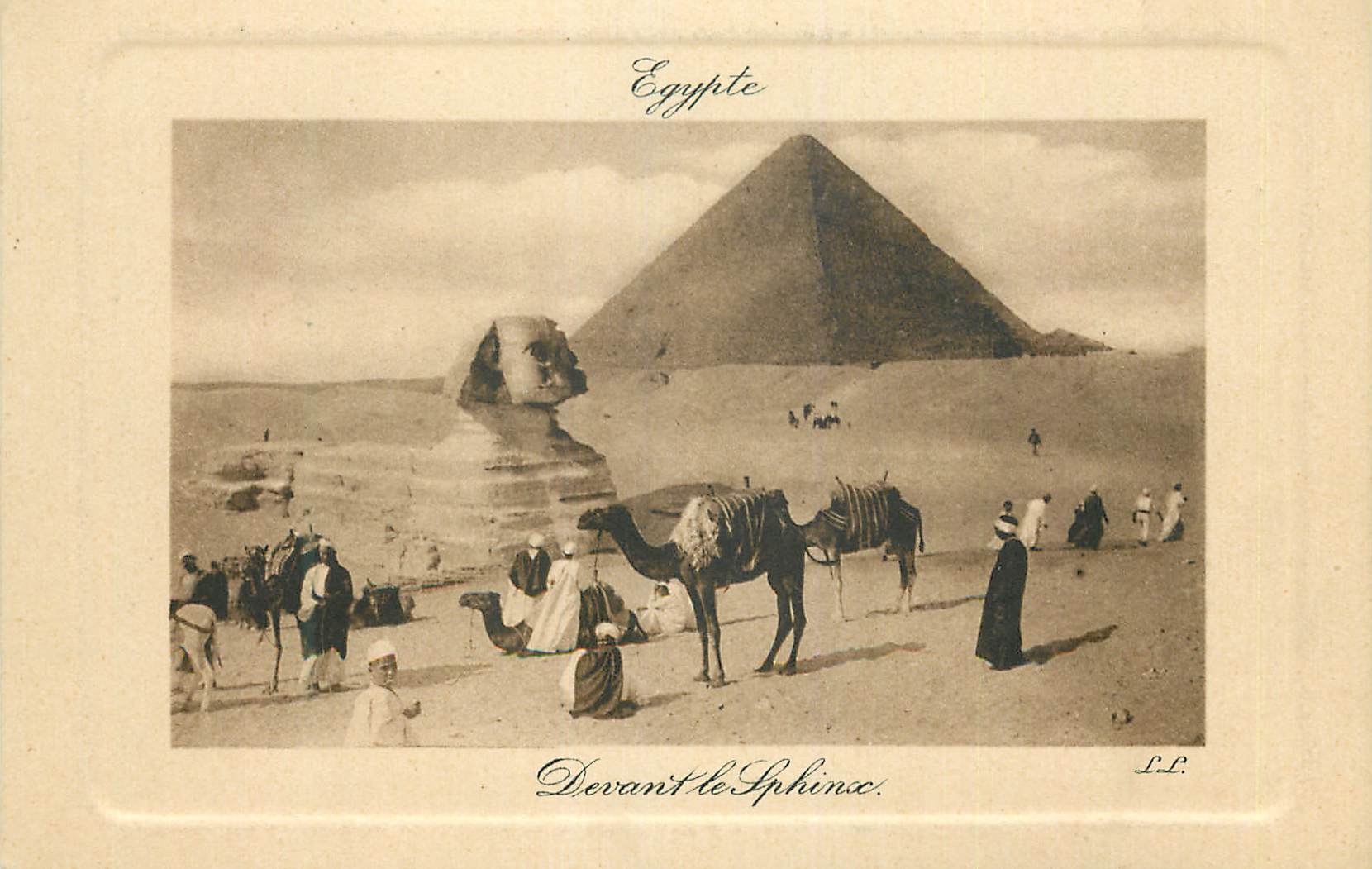 CPA Egypte Devant le Sphinx