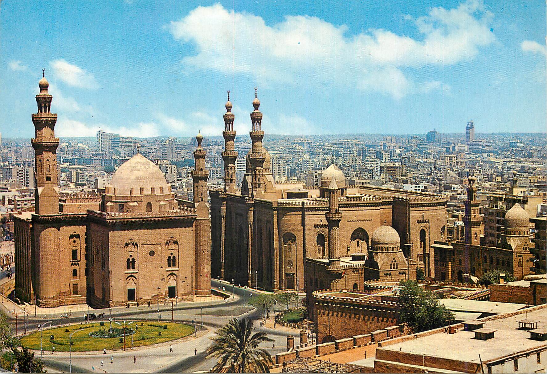 CPM Cairo Les Mosquees Sultan Hassan et El Riffaie