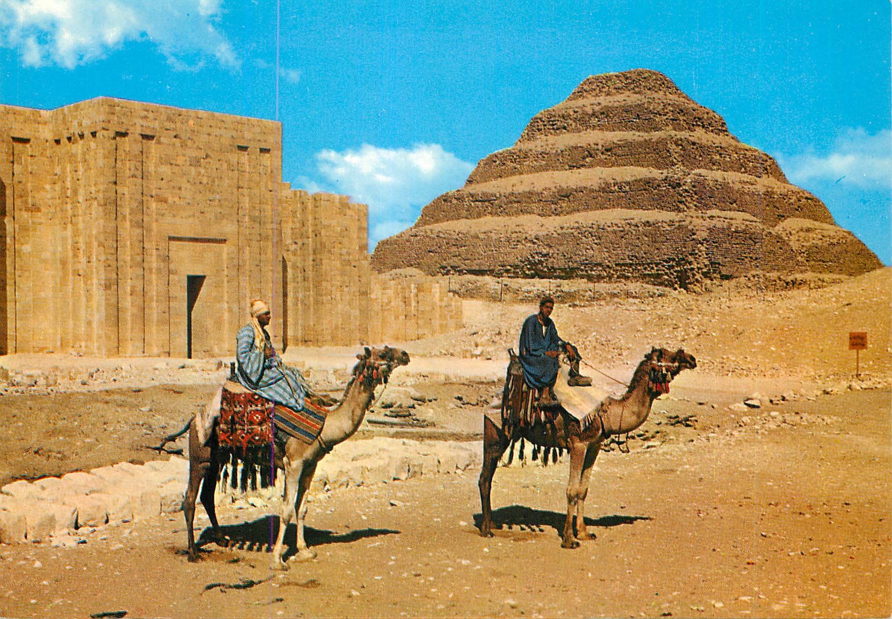 CPM Sakkara Pyramide du roi Zoser avec l entree du mar d enceinte