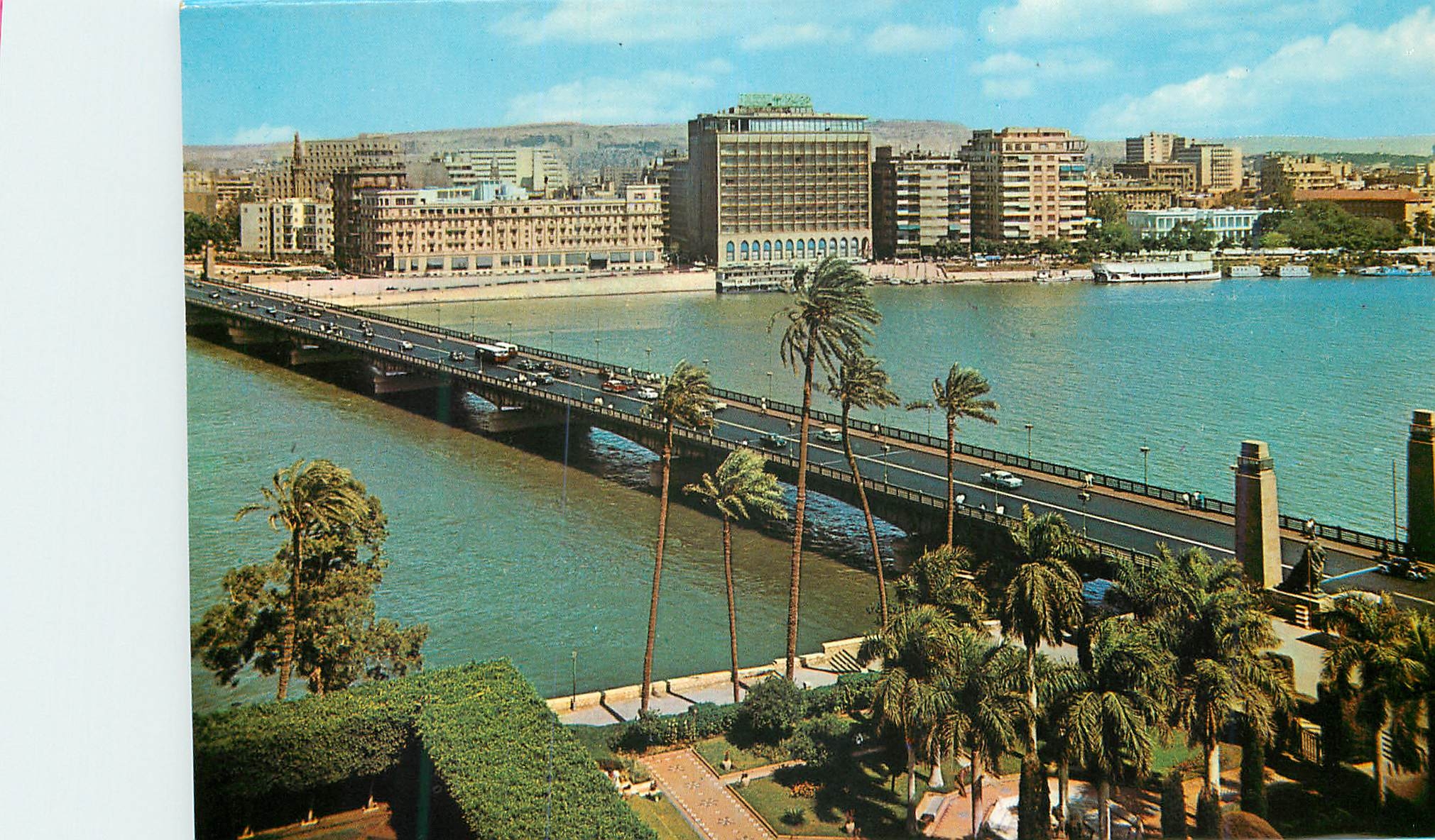 CPM Le Caire Pont El Tahrir et les hotels Shephheards and Semiramis