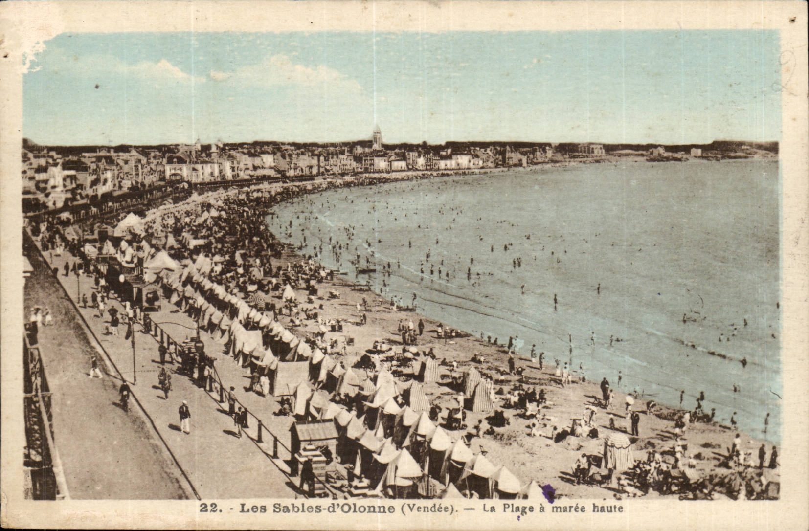 Sables d'Olonne CPA the beach has high tide