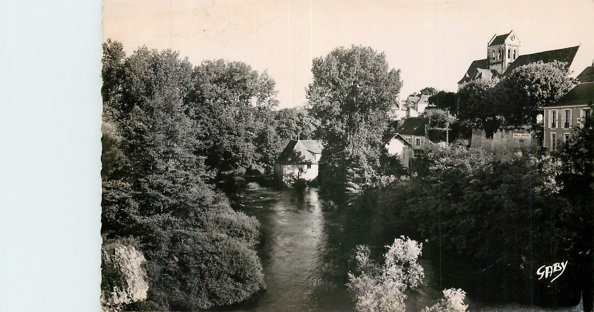 CPM La Roche Posay Vienne Le Moulin et l Eglise