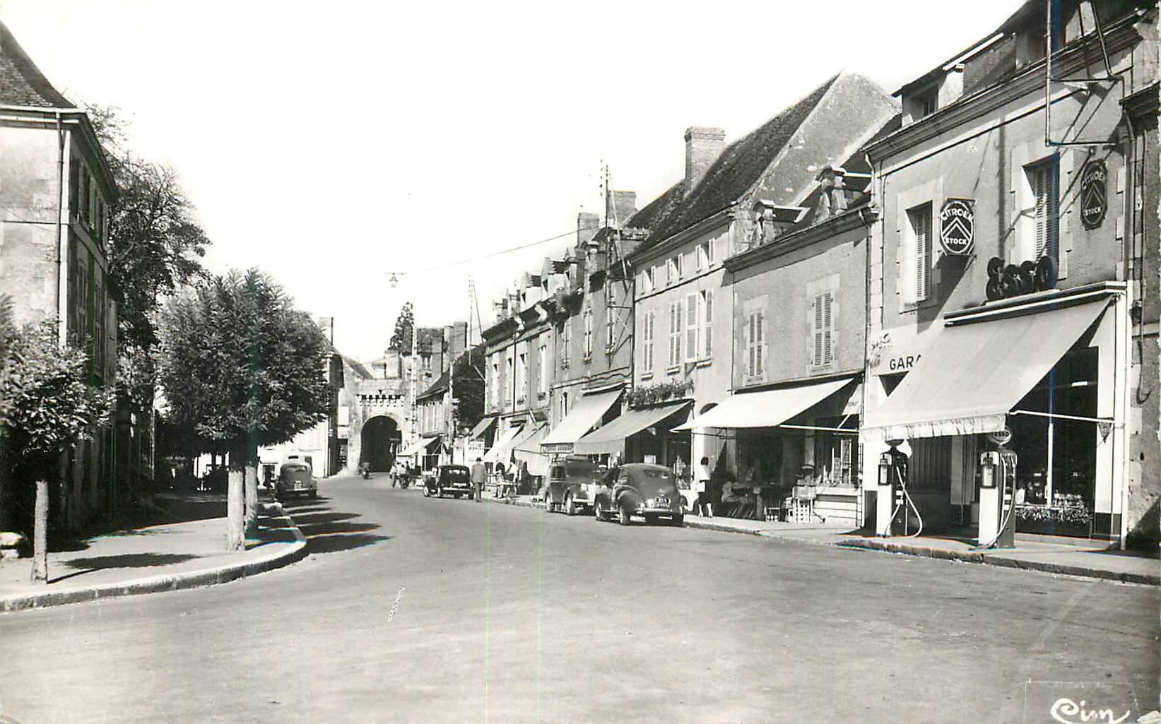 CPM La Roche Posay kes Bains Vienne La Grande Rue