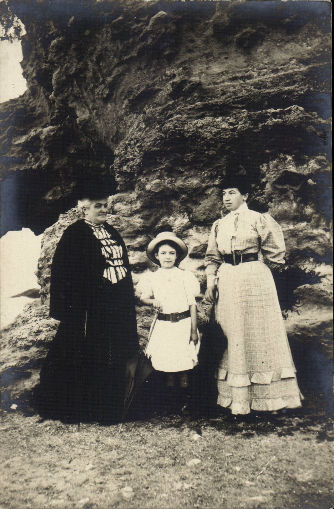 CPA Real photo family with the beach