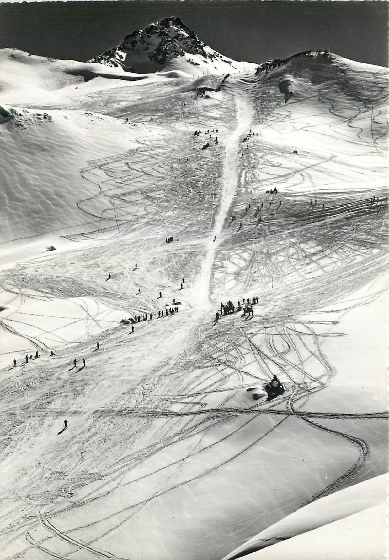 CPM Parsenn Kubliss skiablahrt der weltbekannte derby schuus mit schwarzkopt