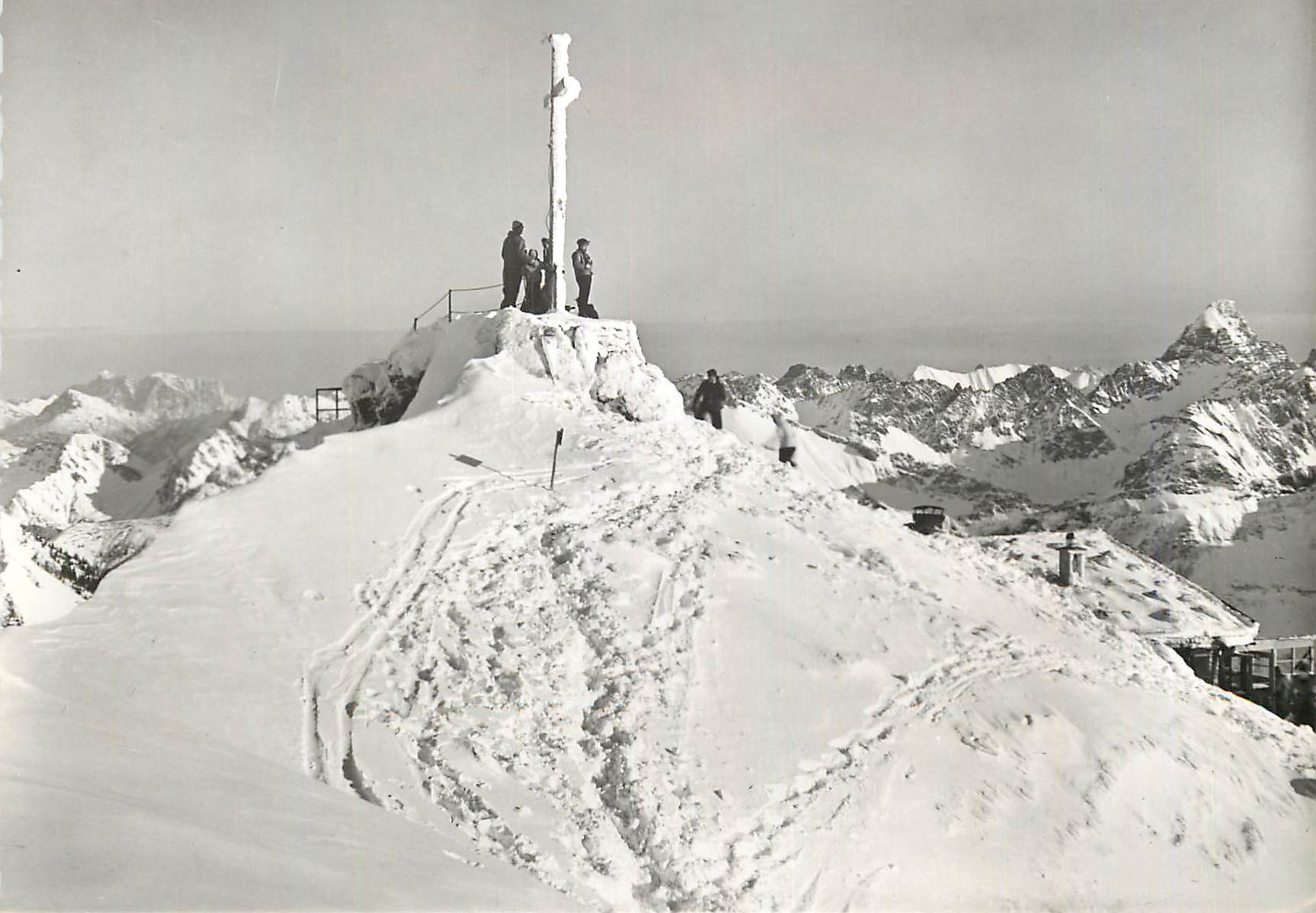 CPM Nebelhorngipfel (2224 m) mit zugspitez und hochvogel