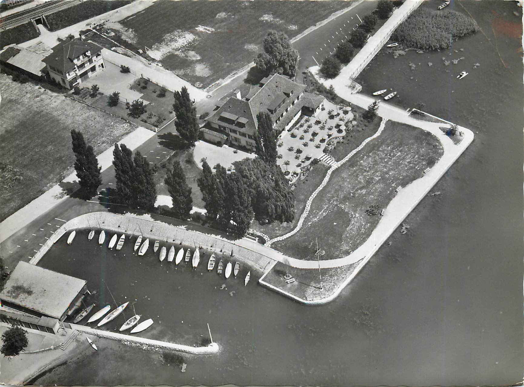 CPM La Neuveville Hostellerie JJ Rousseau