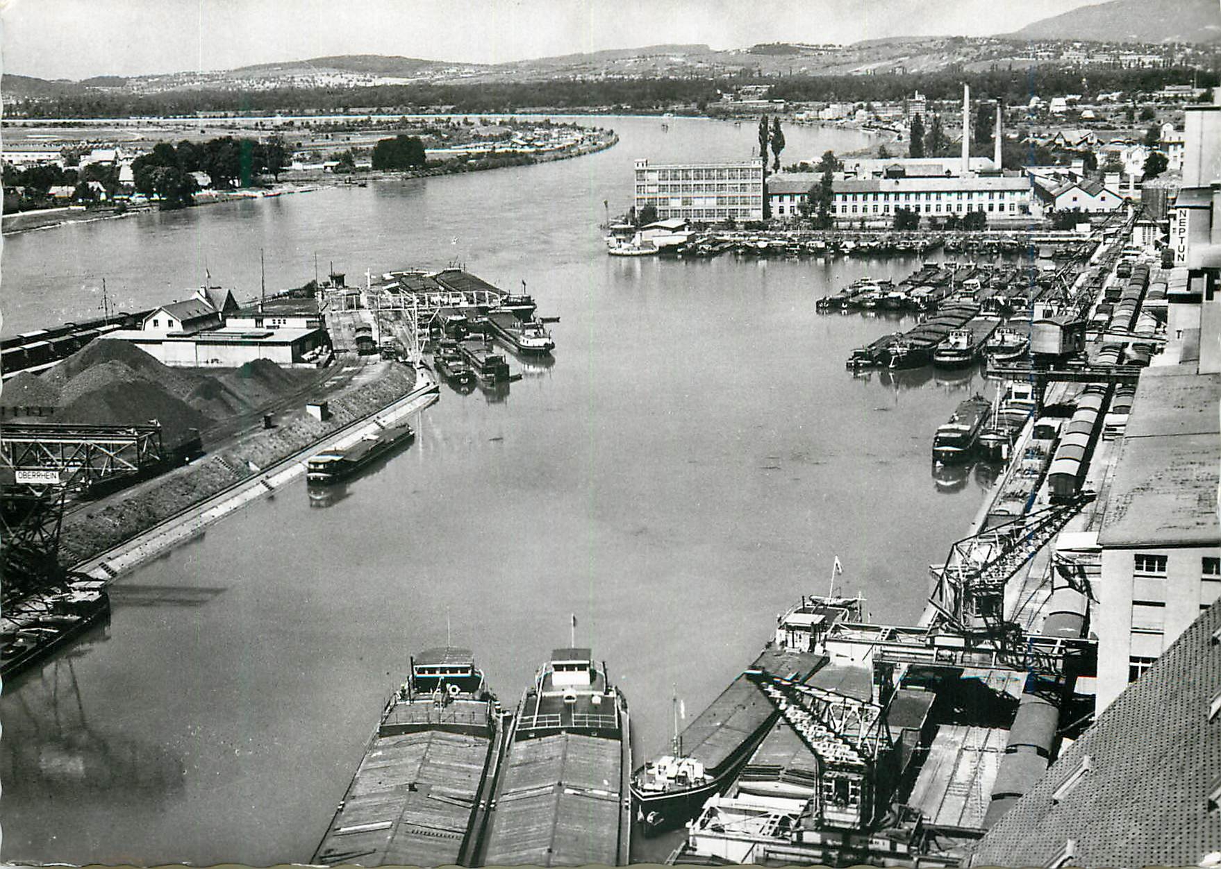 CPM Basel Tellansich des Rheinhafens Bateaux