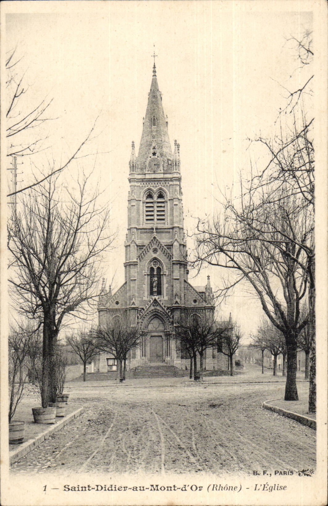 Saint Didier mit der Kirche der Goldeinfassungs-CPA