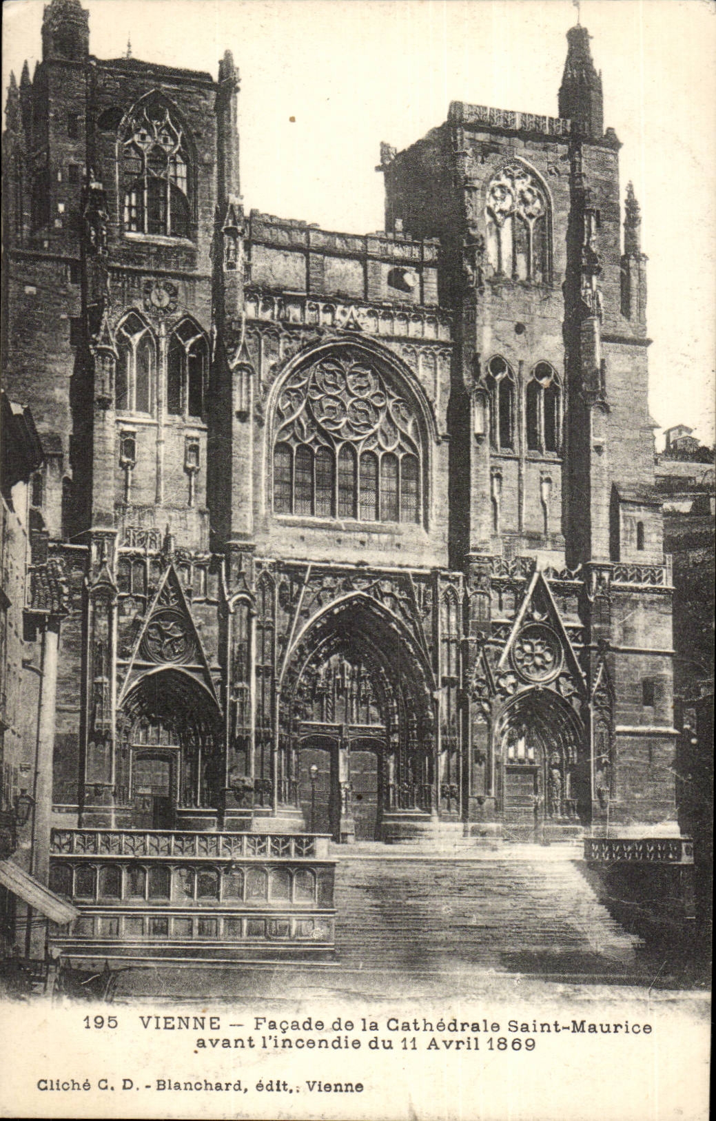 Vienne CPA facade de la cathedrale Saint Maurice avant l'incendie du 11 avril 1869