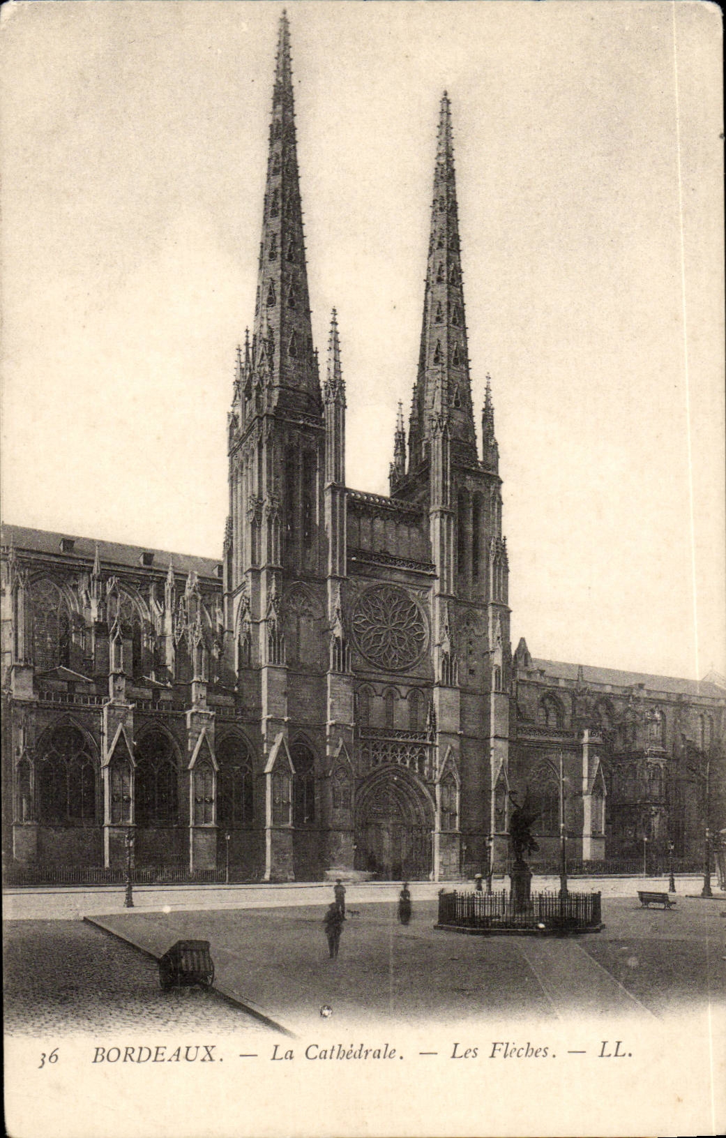 Bordeaux CPA the cathedral arrows