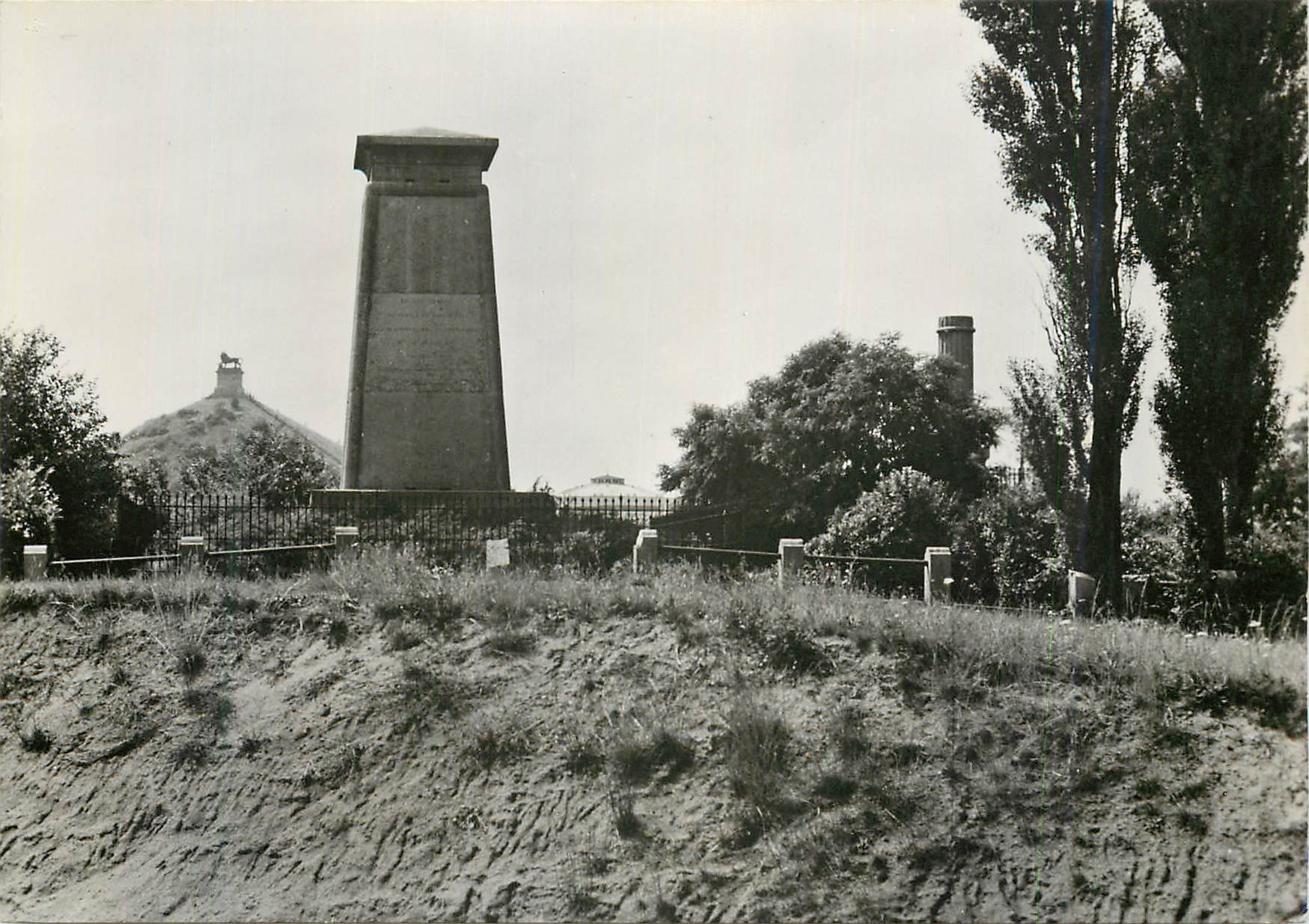 CPM Waterloo Vue generale des Monuments