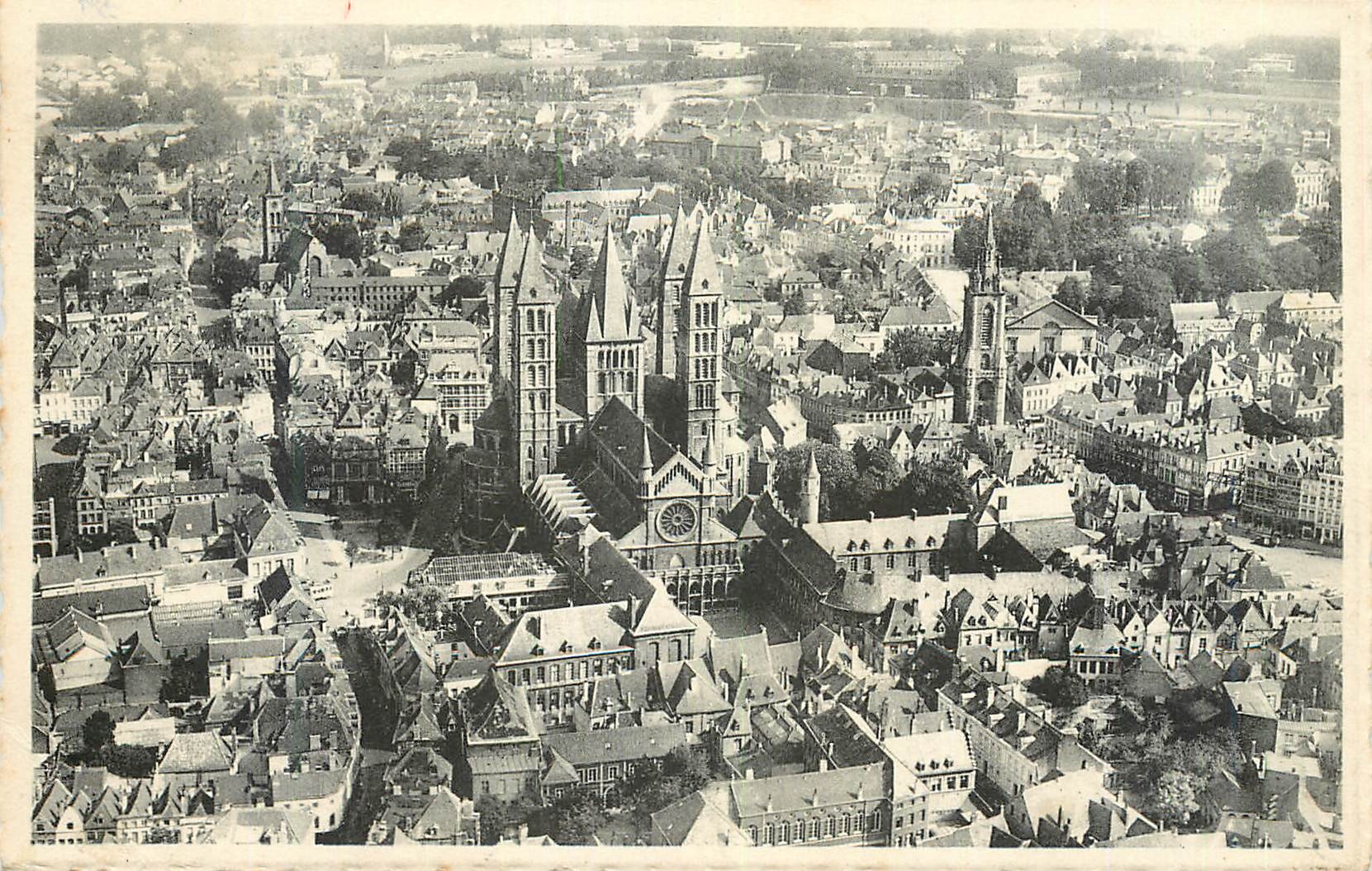CPM Tournai Cathedrale et Beffroi Vue prise en avlon