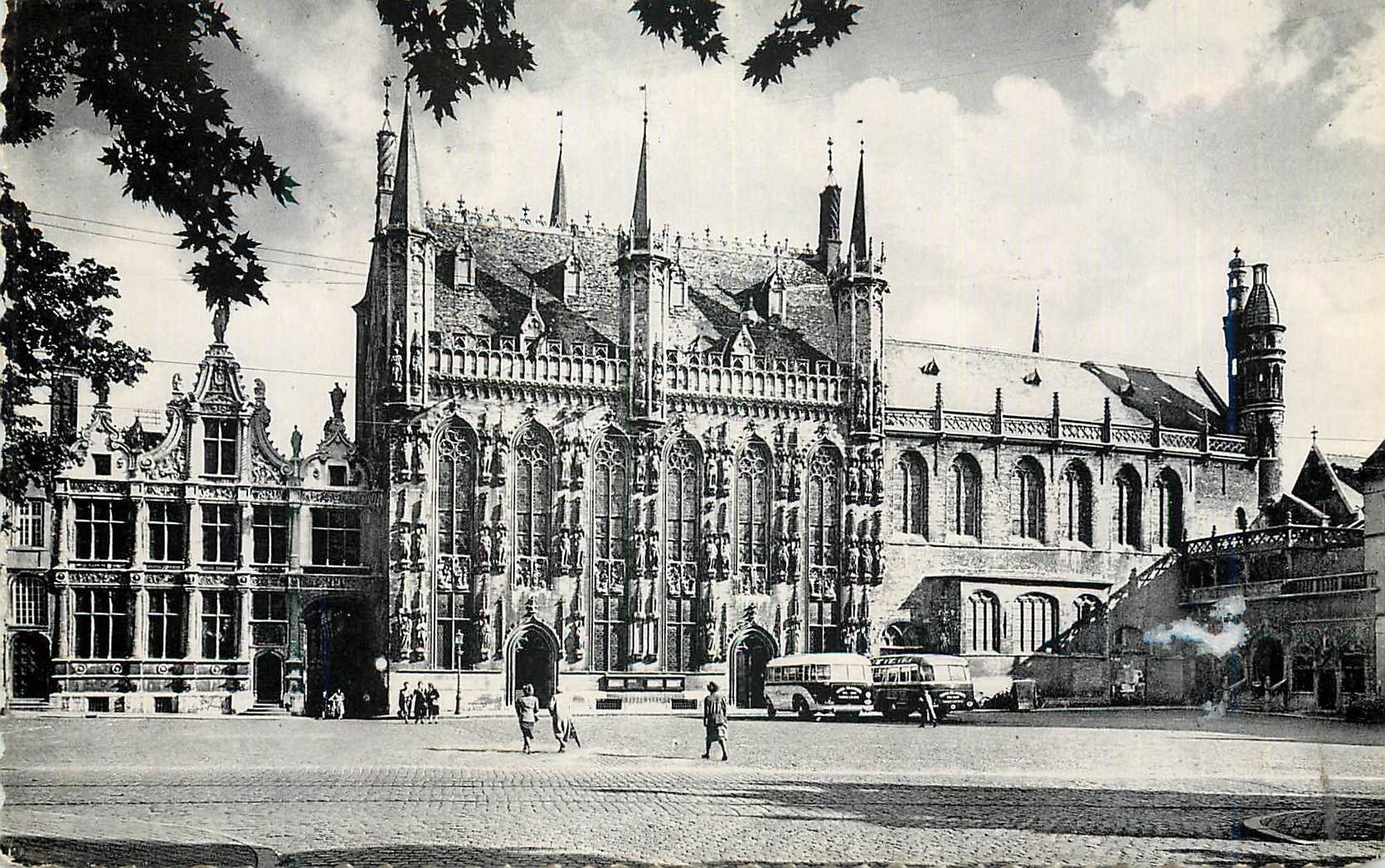 CPM Bruges La Justice de Paix l'Hotel de Ville et Basilique du St Jang