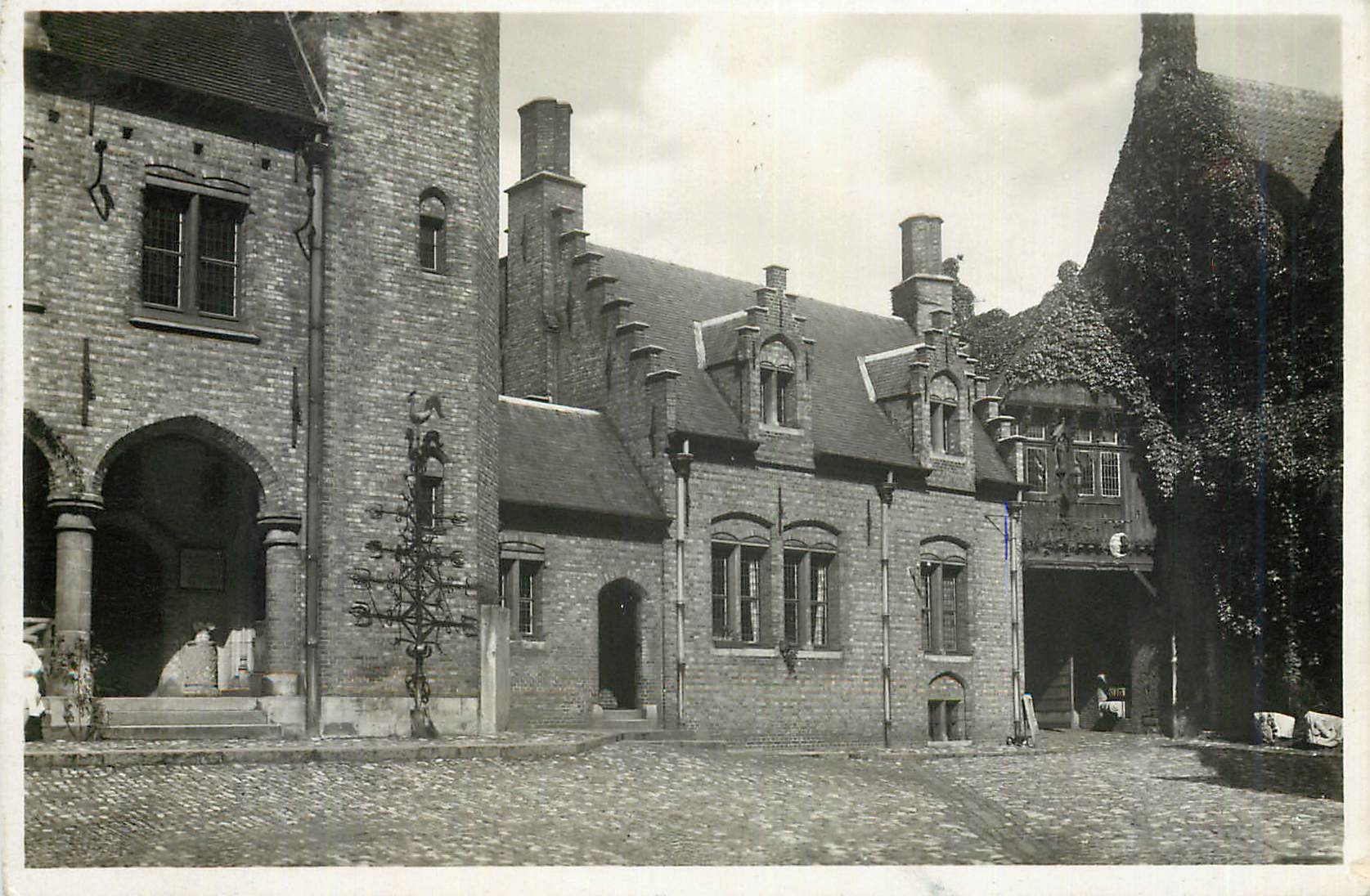 CPM Bruges Cour Interieur 