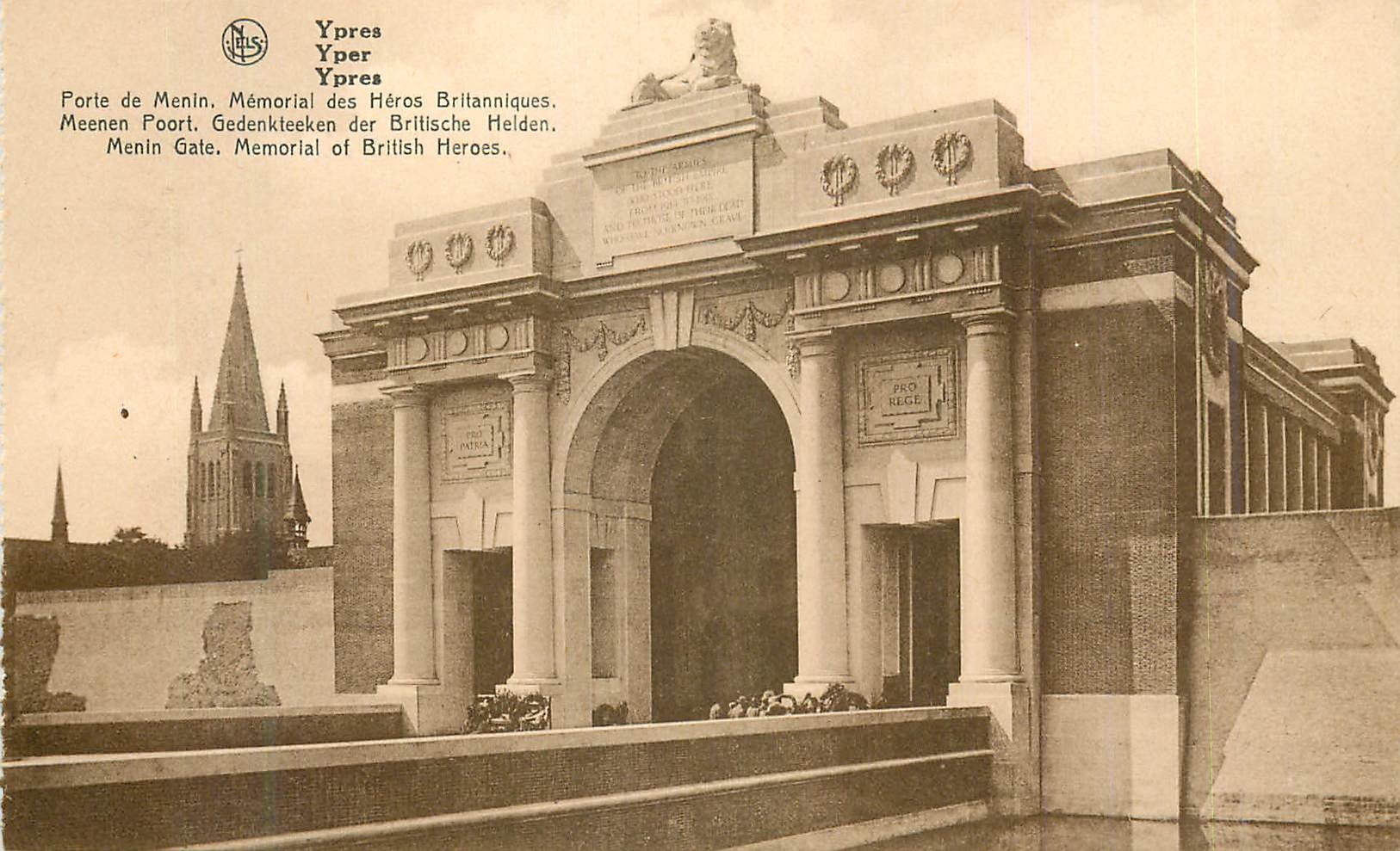 CPM Ypres Porte de Men in Memorial des Heros Britanniques