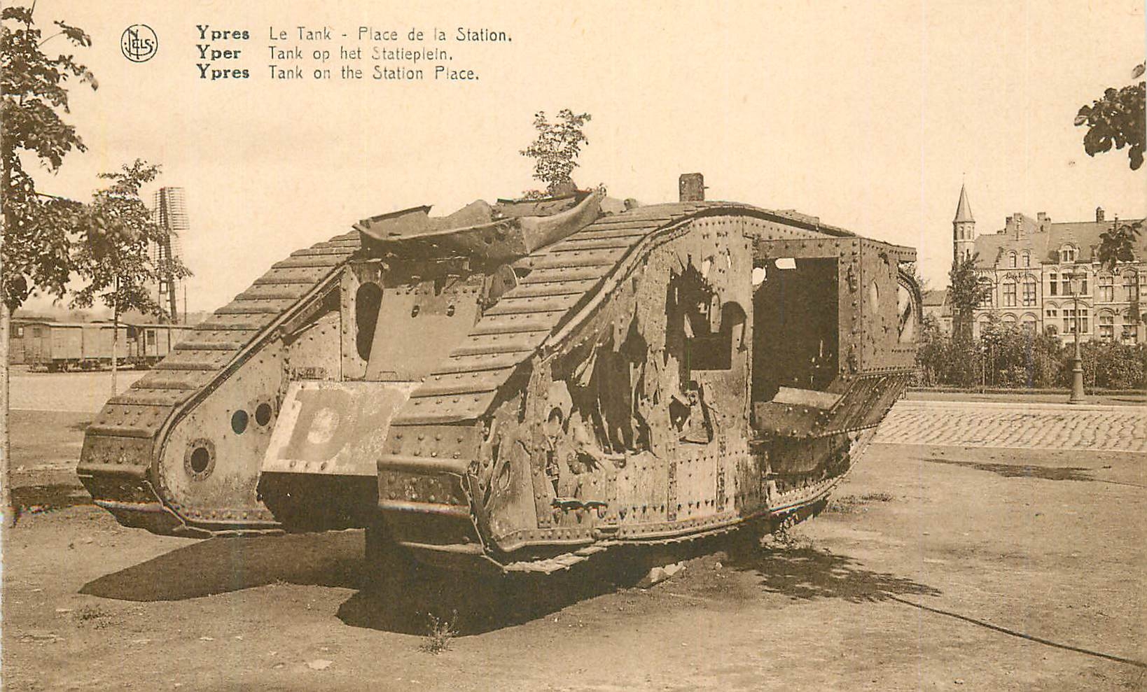 CPM Ypres Le Tank Place de la Station Militaria