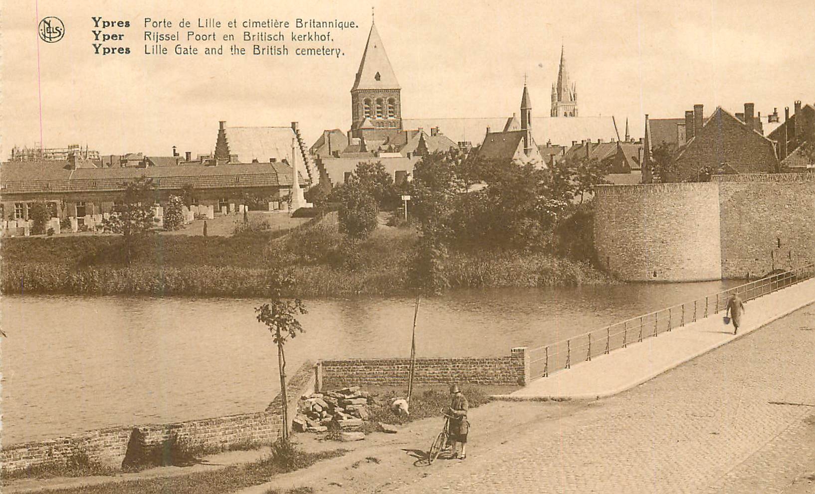 CPM Ypres Porte de Lille et cimetiere Britannique