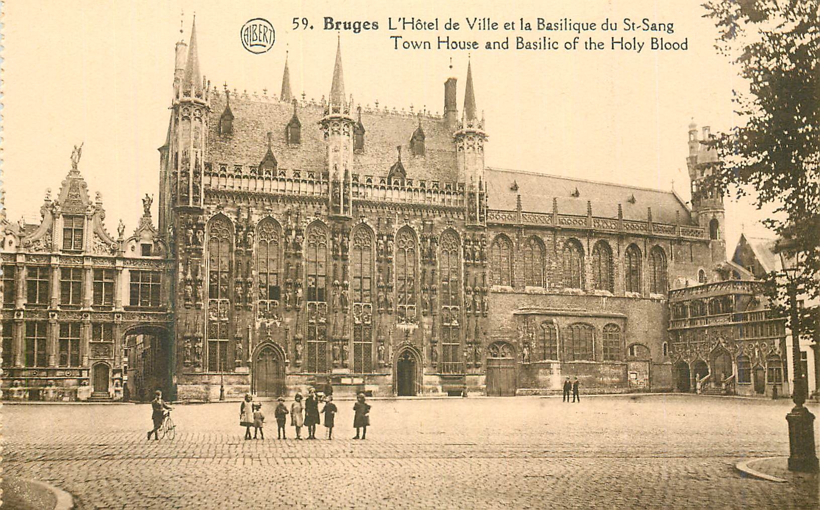 CPM Bruges L Hotel de Ville et la Basilique du St Sang