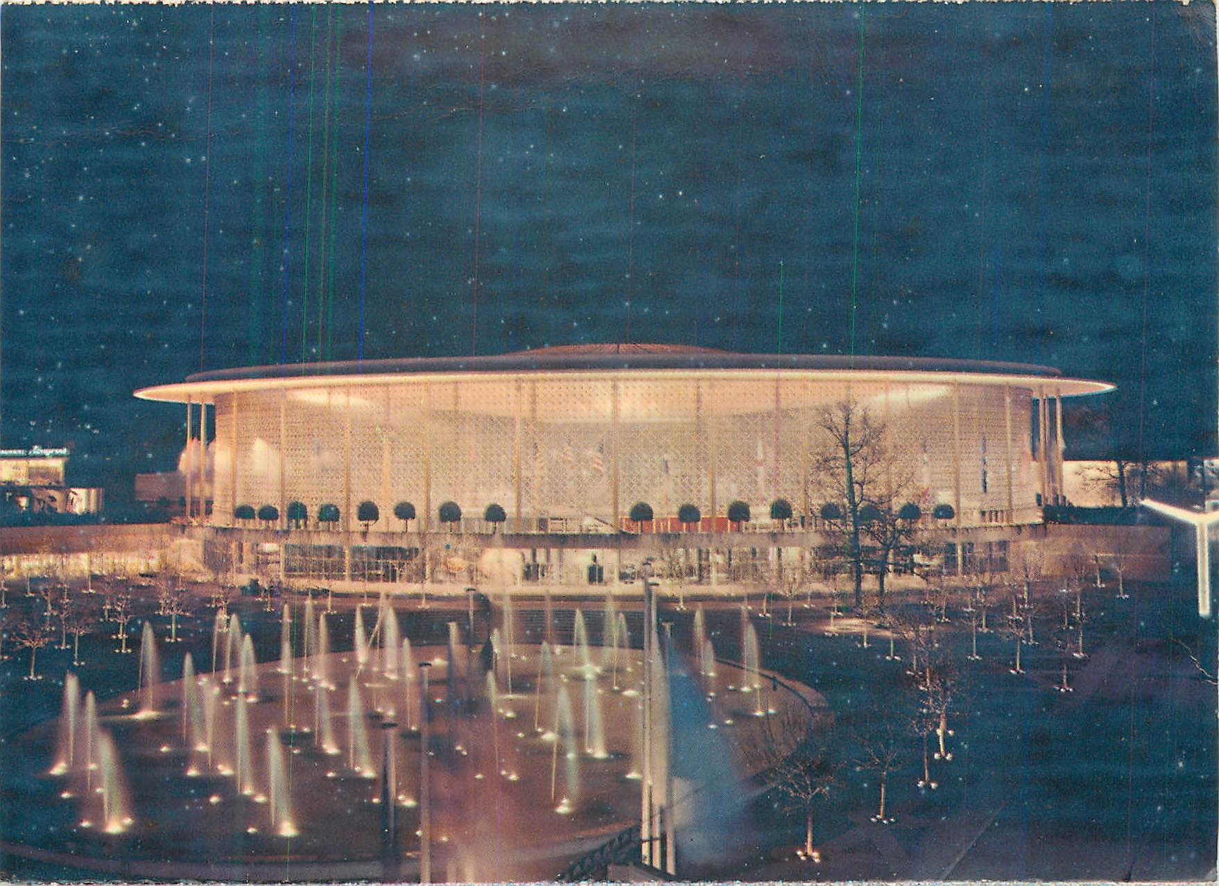 CPM Exposition Universelle de Bruxelles Le Pavillon des Etats Unis la nuit 