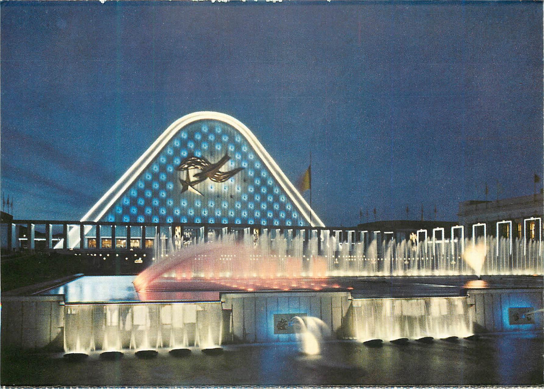 CPM Exposition Universelle de Bruxelles Facade du Grand Palais et Fontaine la nuit 