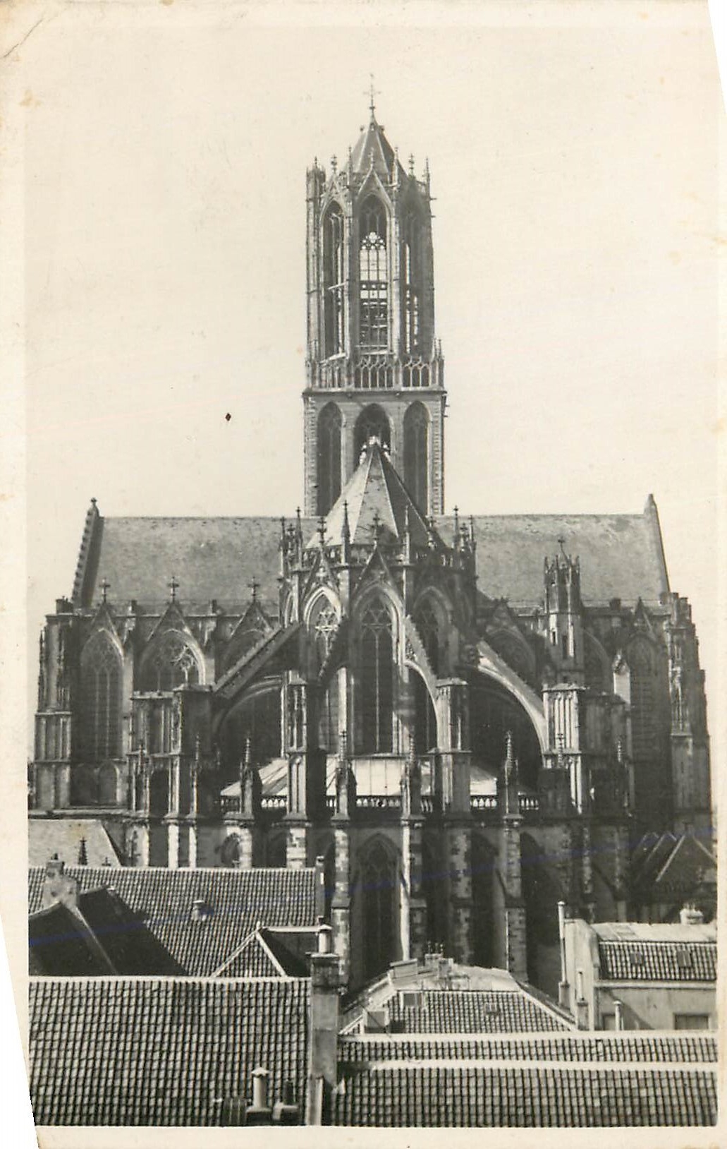 CPM Domkerk met toren te Utrecht gezein vanaf Pieterskerk