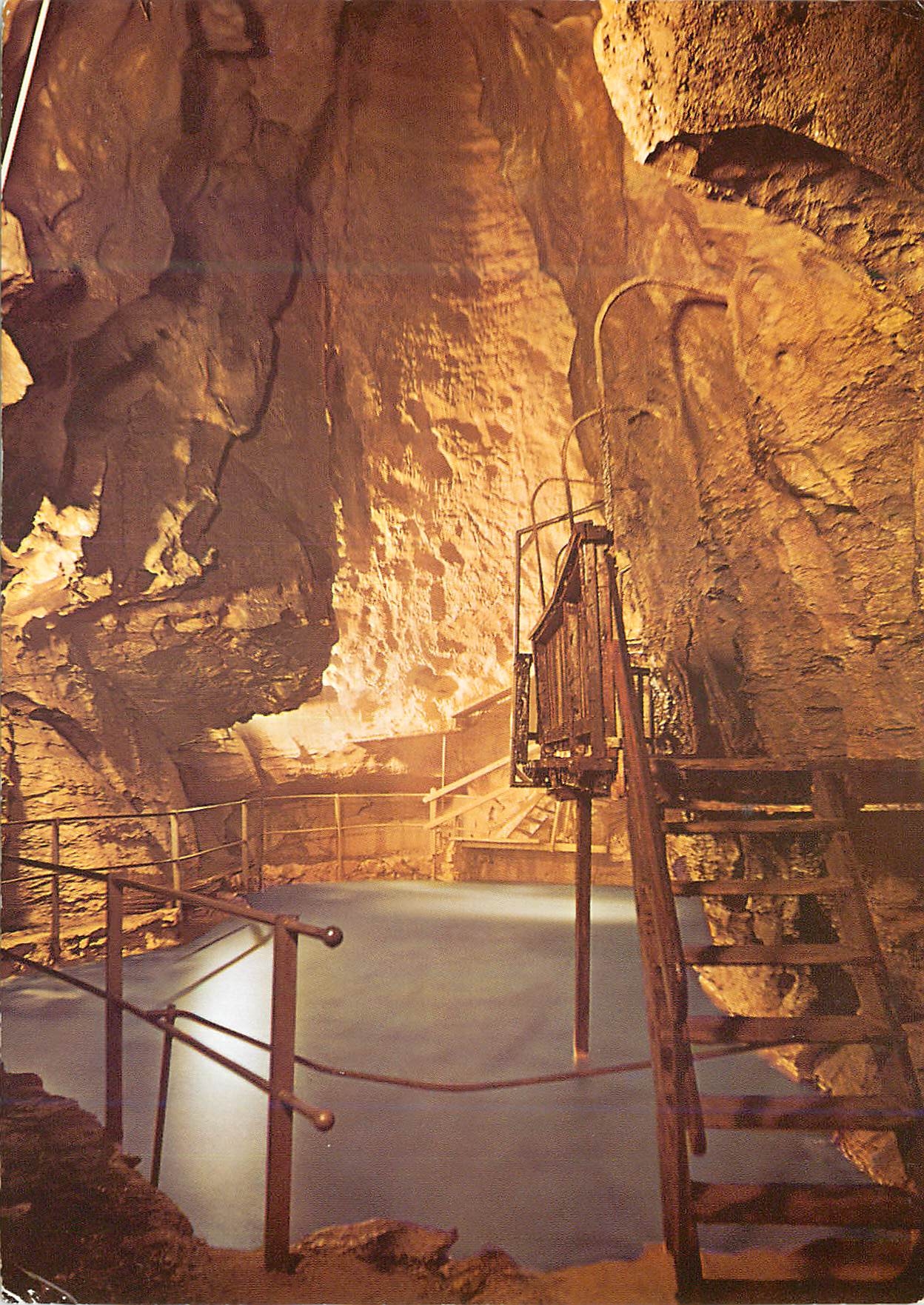 CPA La Grotte aux Fees St Maurice Vs Yves Peney Lac et cascade