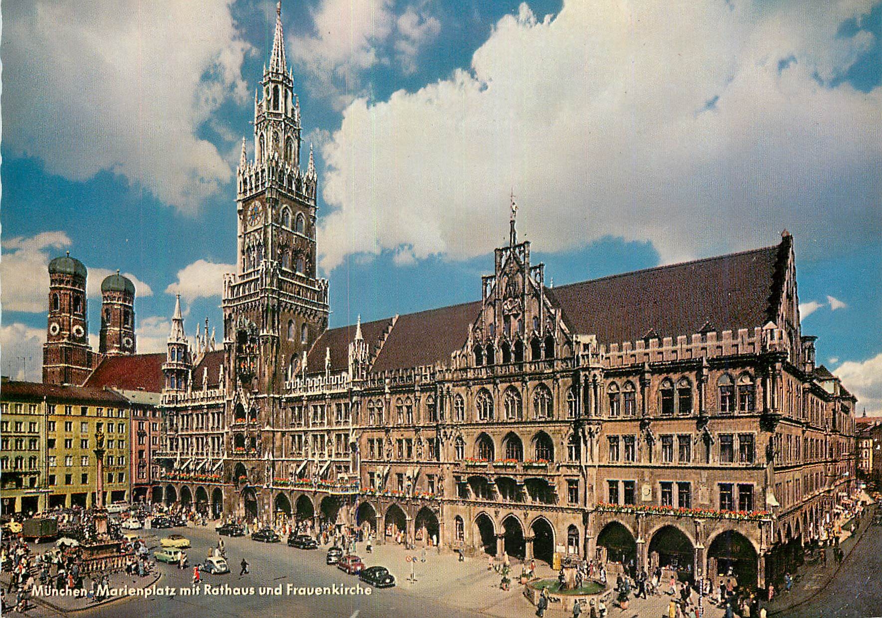 CPM L'Hotel de Ville et la Cathedrale