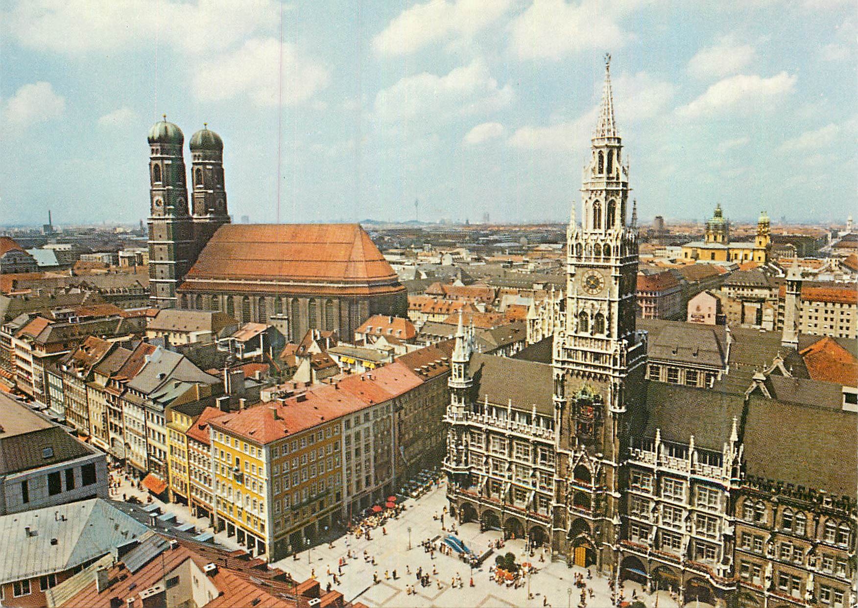CPM La Cathedrale et l'Hotel de Ville