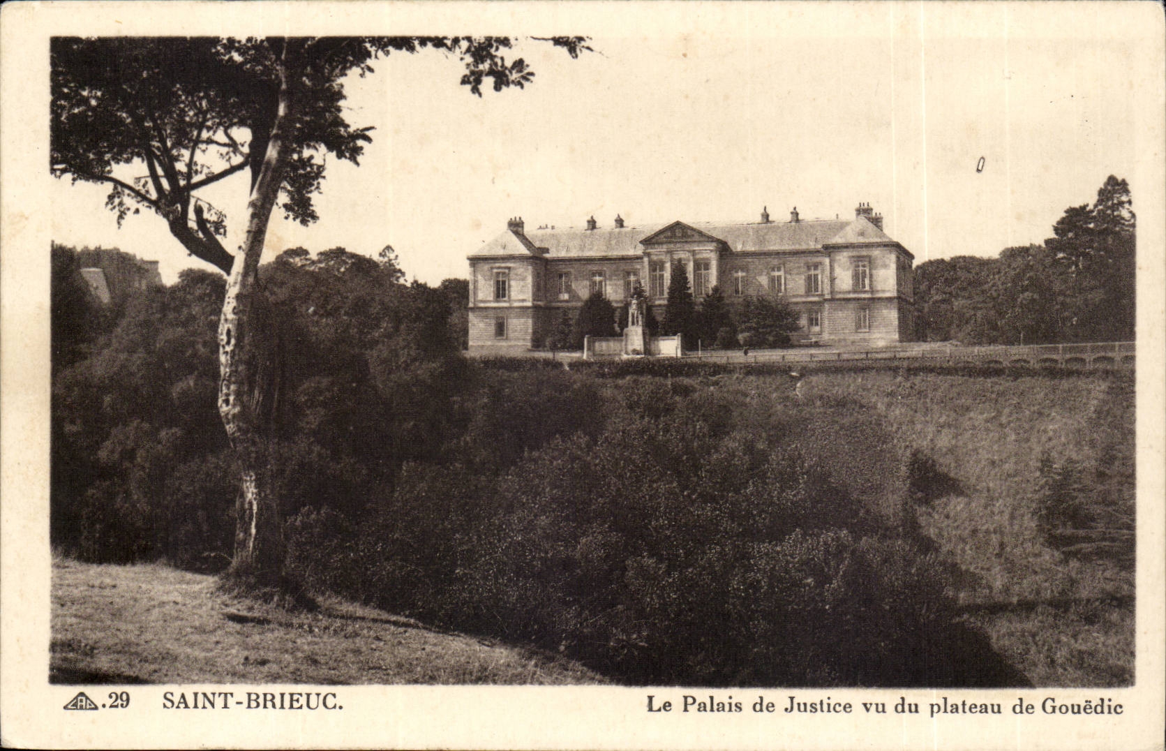 saint Brieuc - Le Palais de Justice vu du Plateau de Gouedie - CPA