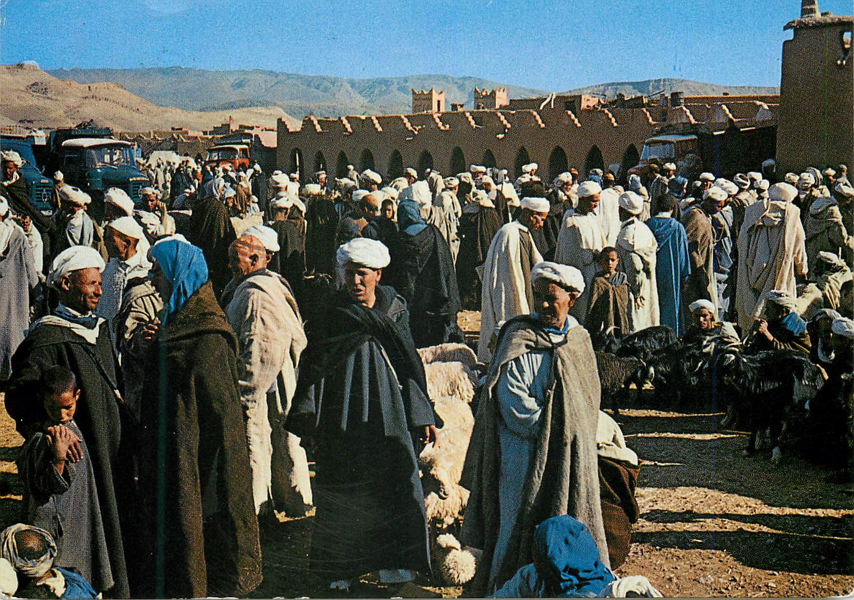 CPM Maroc typique le jour du souk