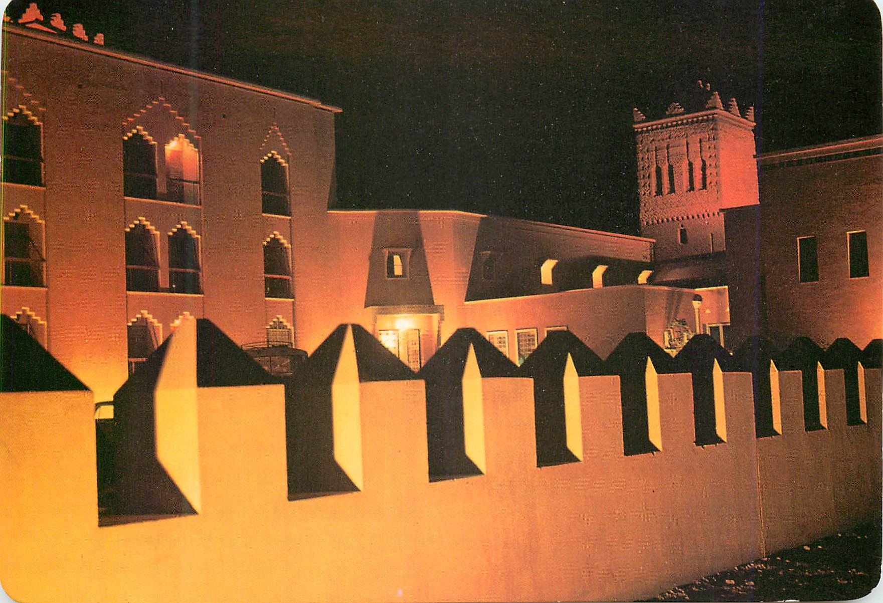 CPM Ouarzazate Le Gite d'etape Dans le somptuosite de la nuit le confort de la civilasation