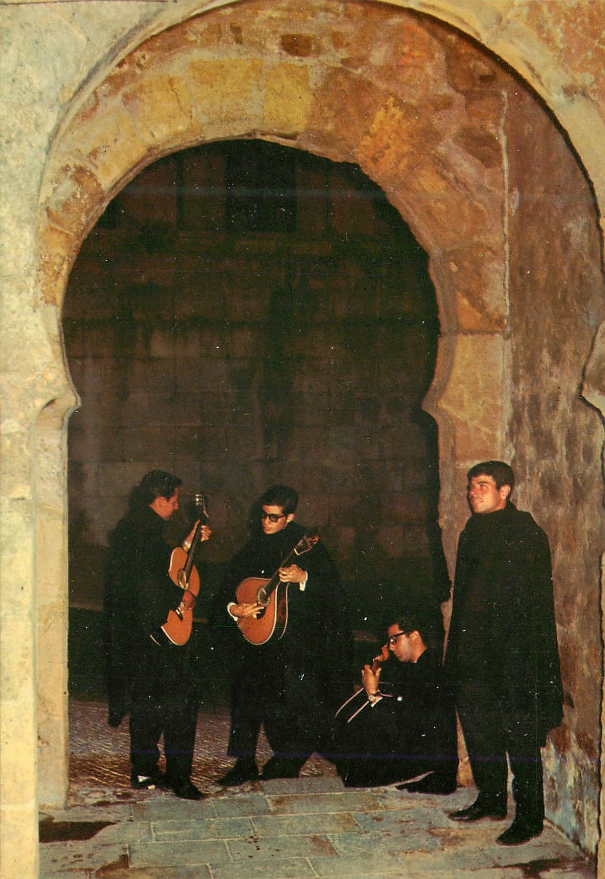 CPM Portugal Coimbra Serenade donnee par des Etudiants