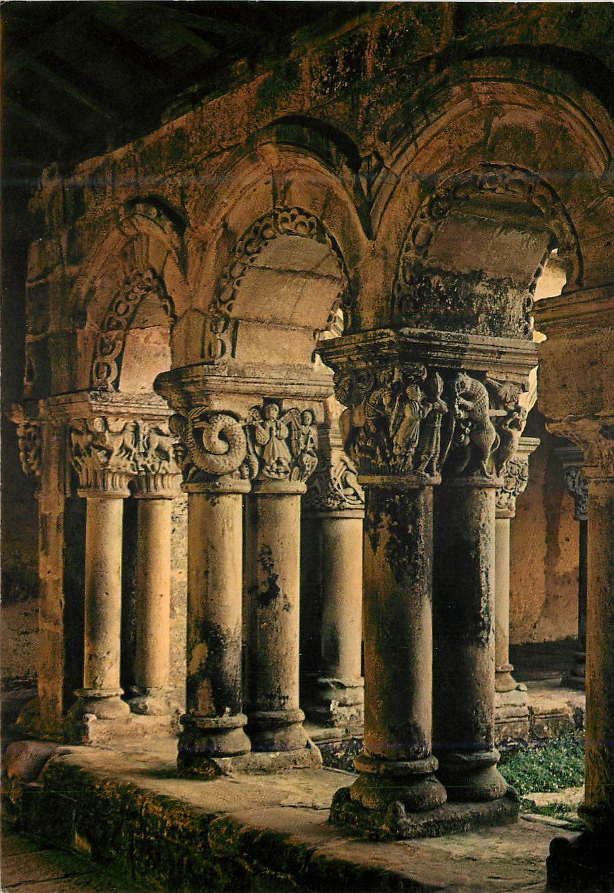 CPM Santillana del mar(santander) eglise collegiate(chapiteaux du chevalier)