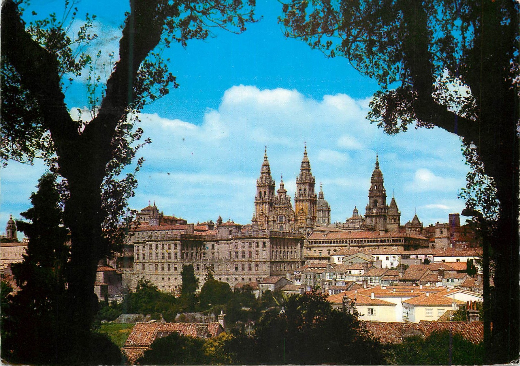 CPM Santiago de compostela 2081 la cathedrale vue du paseo de la herradura